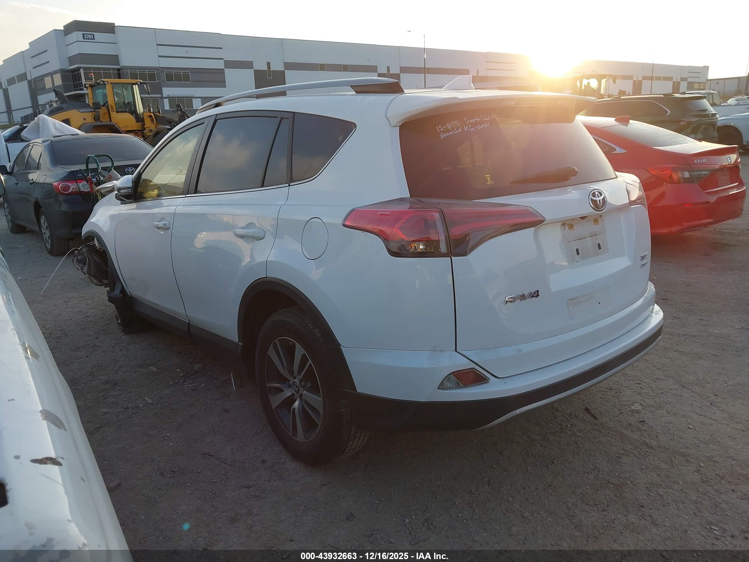 TOYOTA RAV4 image 3