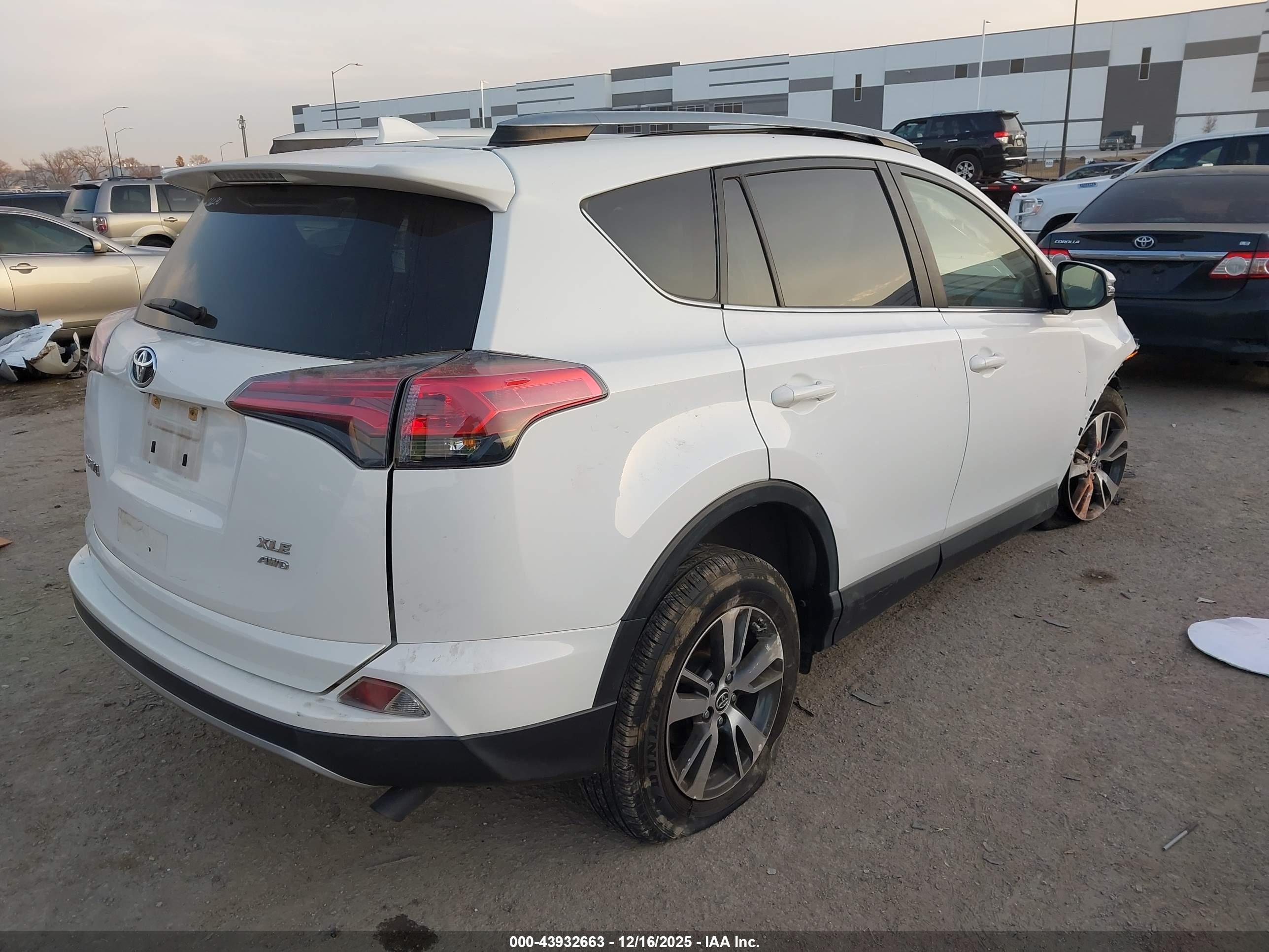 TOYOTA RAV4 image 4