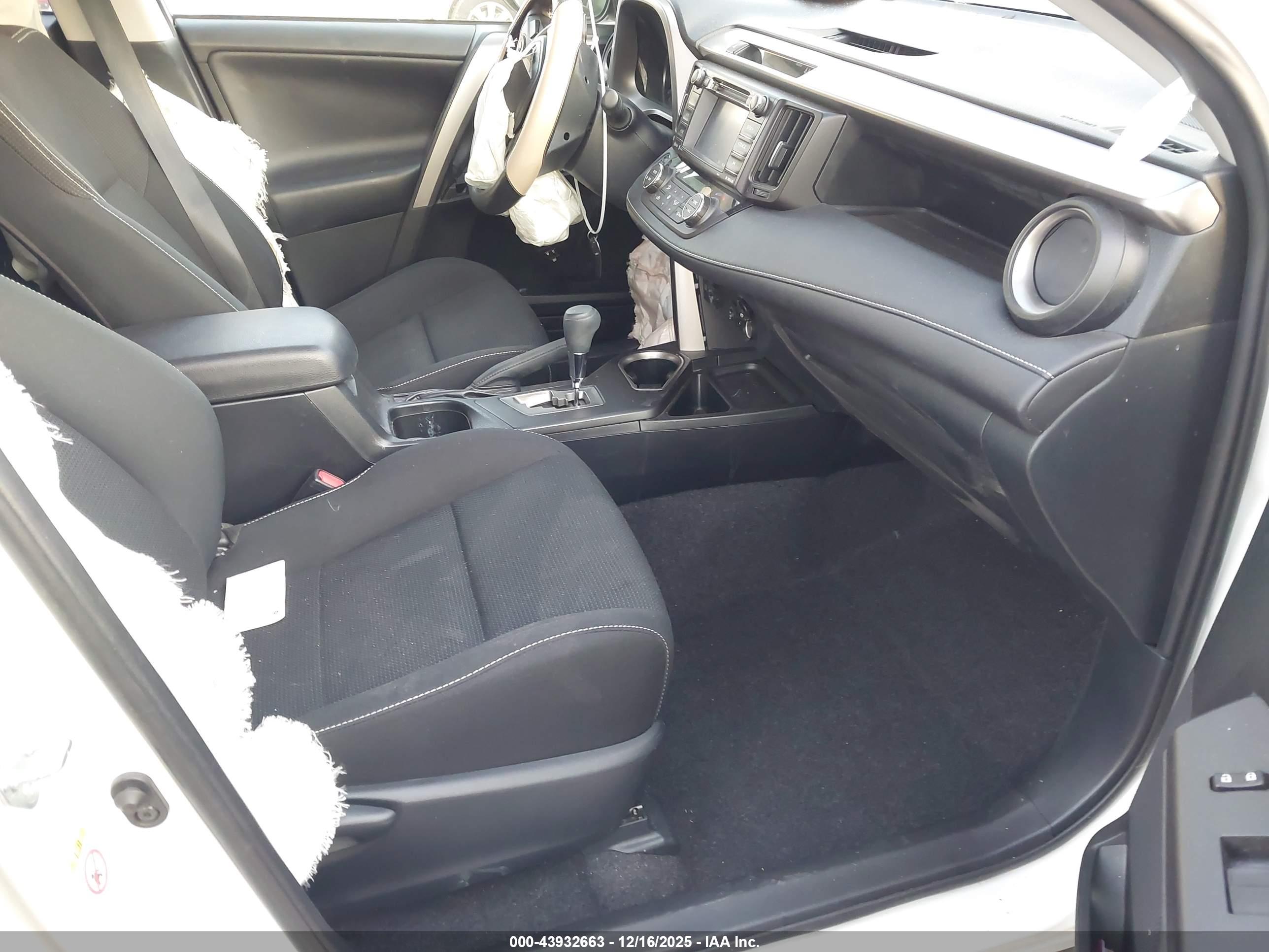 TOYOTA RAV4 image 5