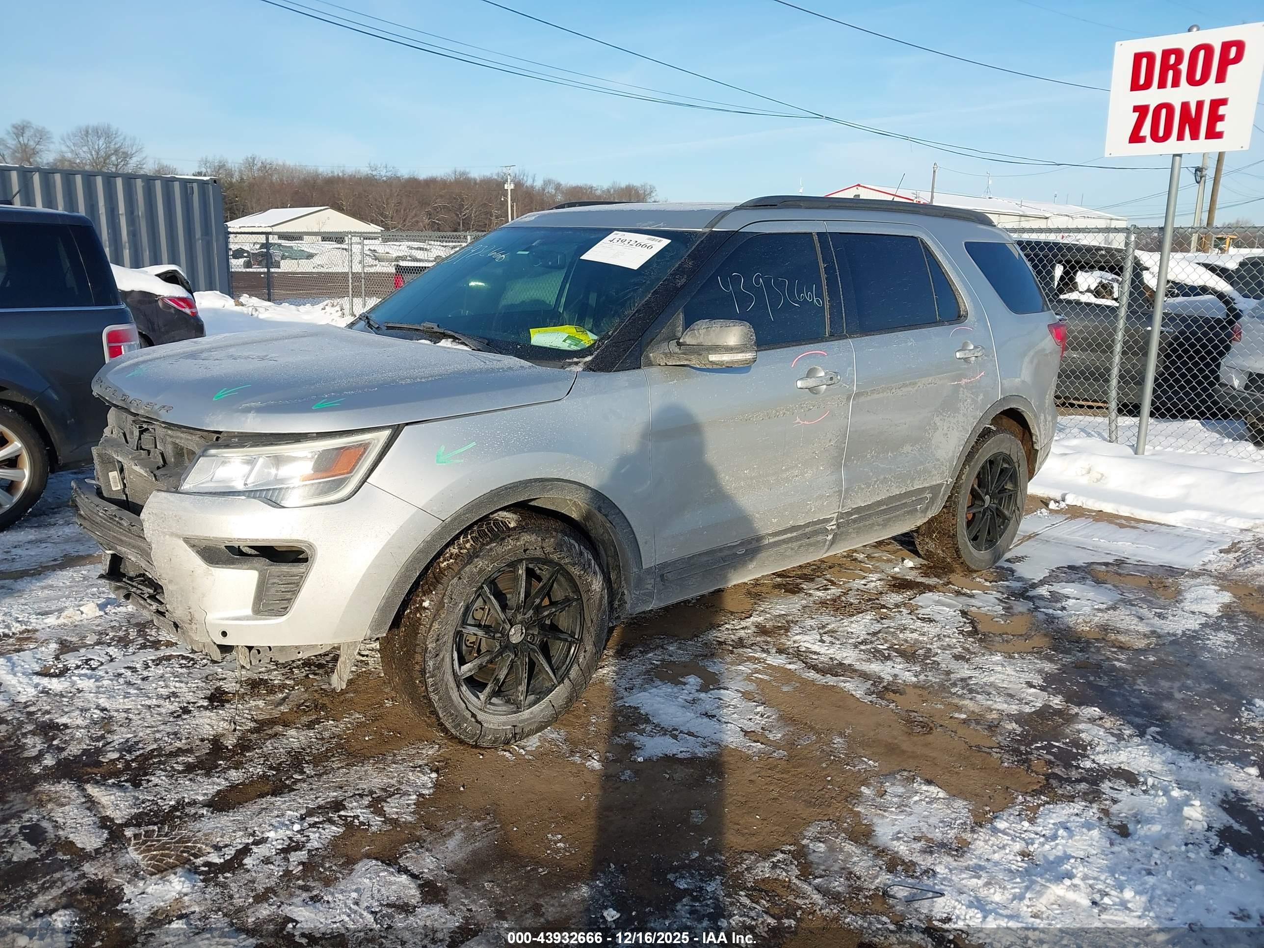 FORD EXPLORER image 2