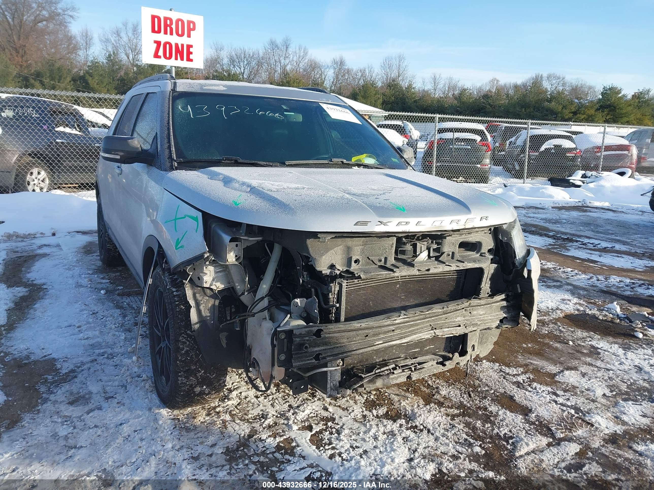 FORD EXPLORER image 6