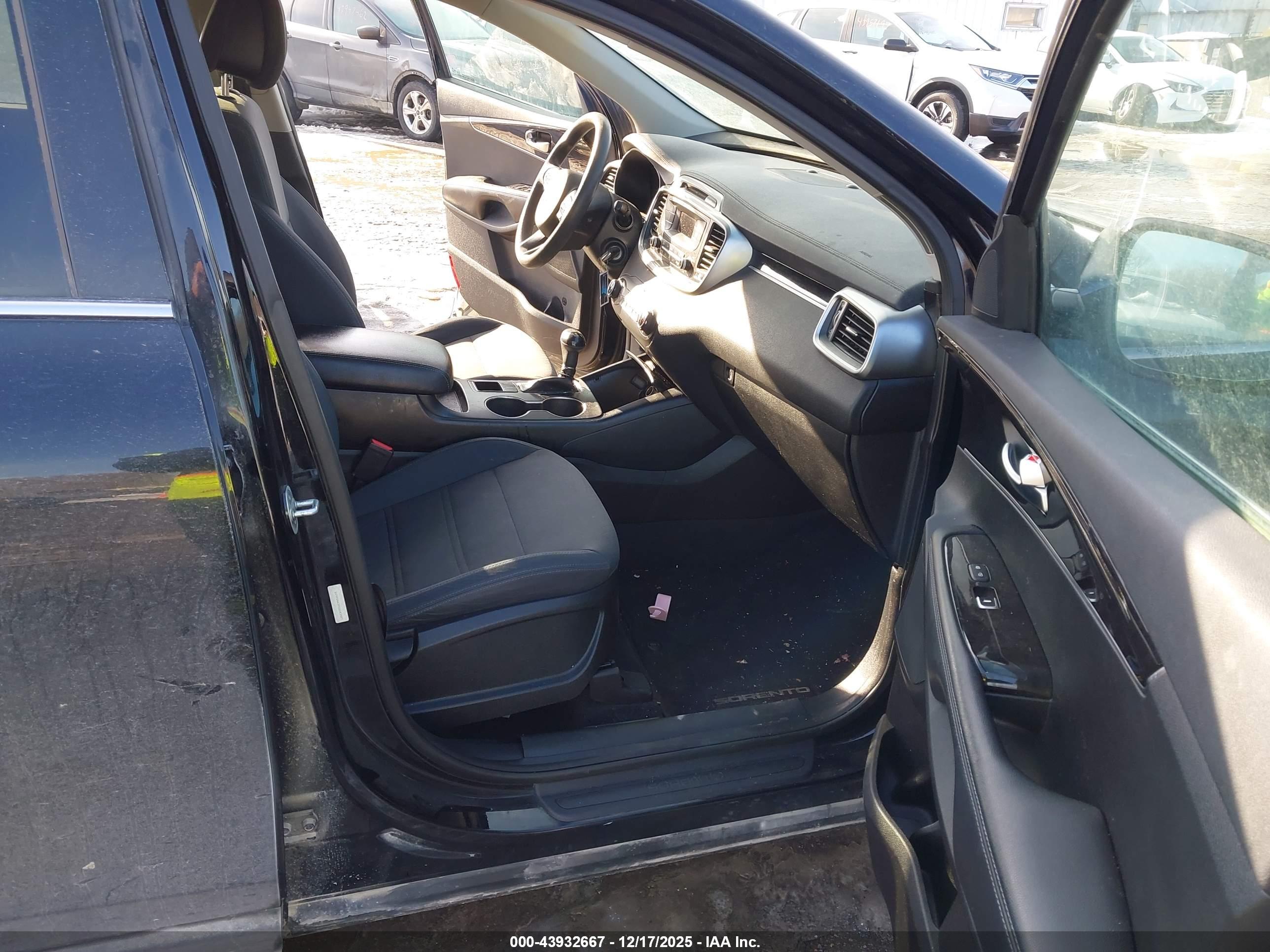 KIA SORENTO image 5