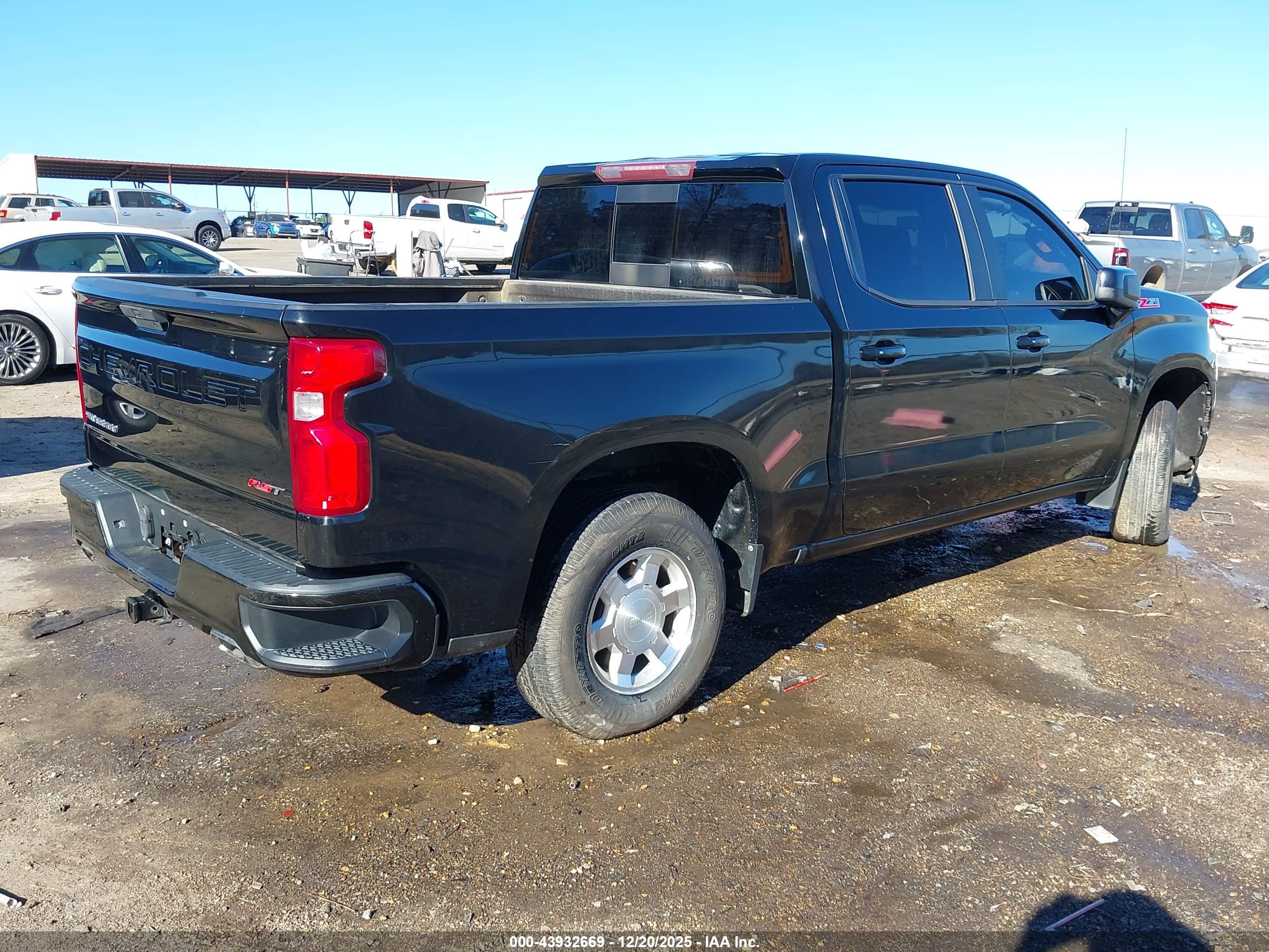 CHEVROLET SILVERADO image 4