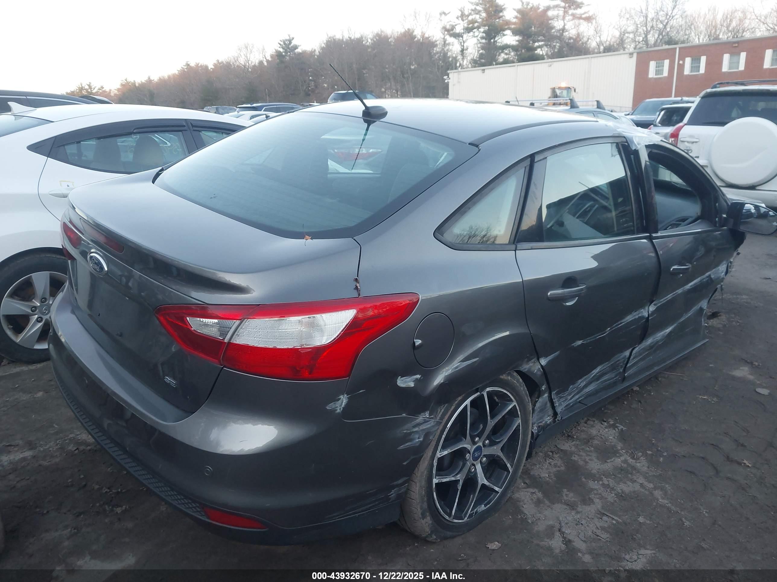 FORD FOCUS image 4