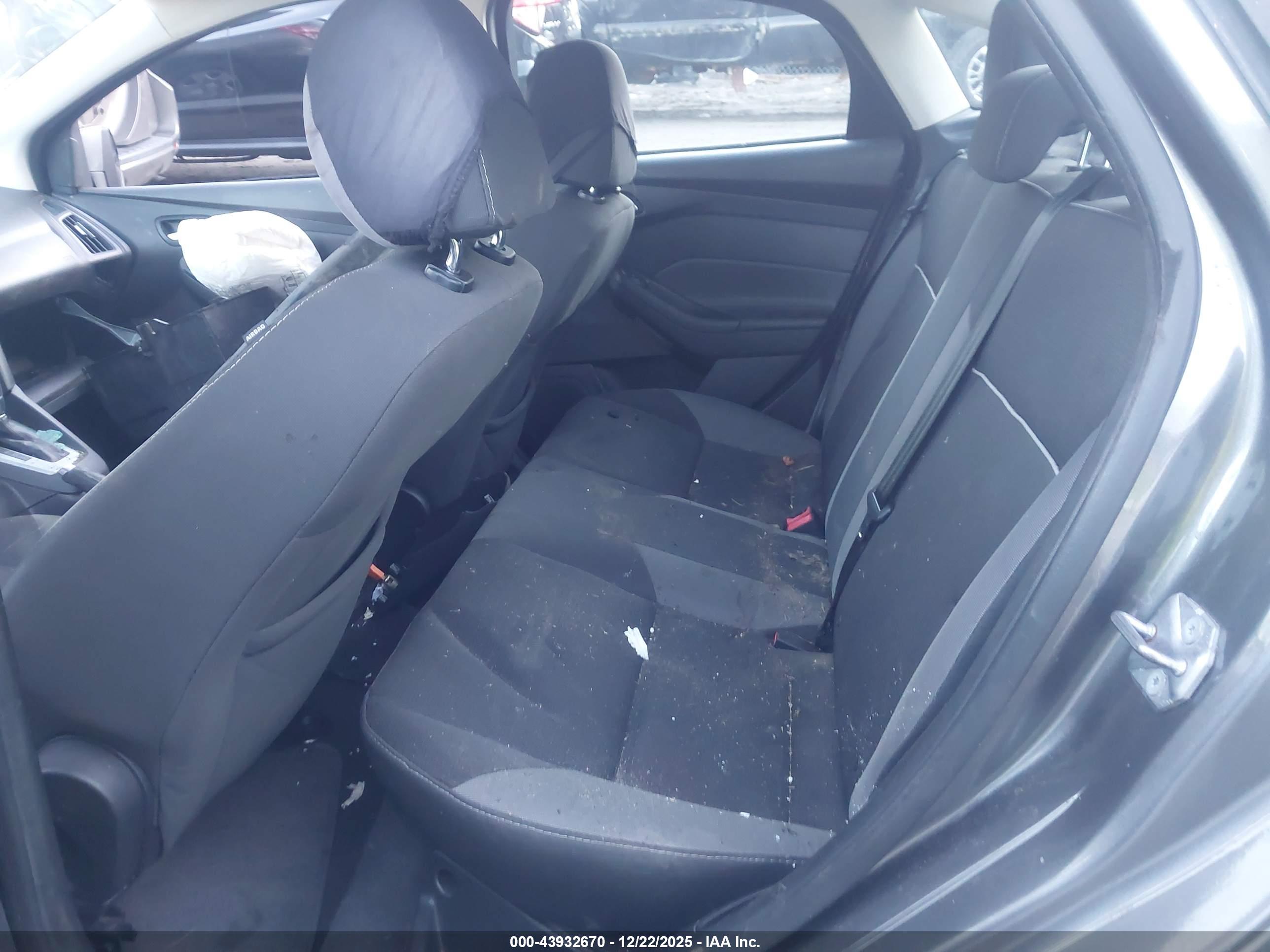 FORD FOCUS image 8