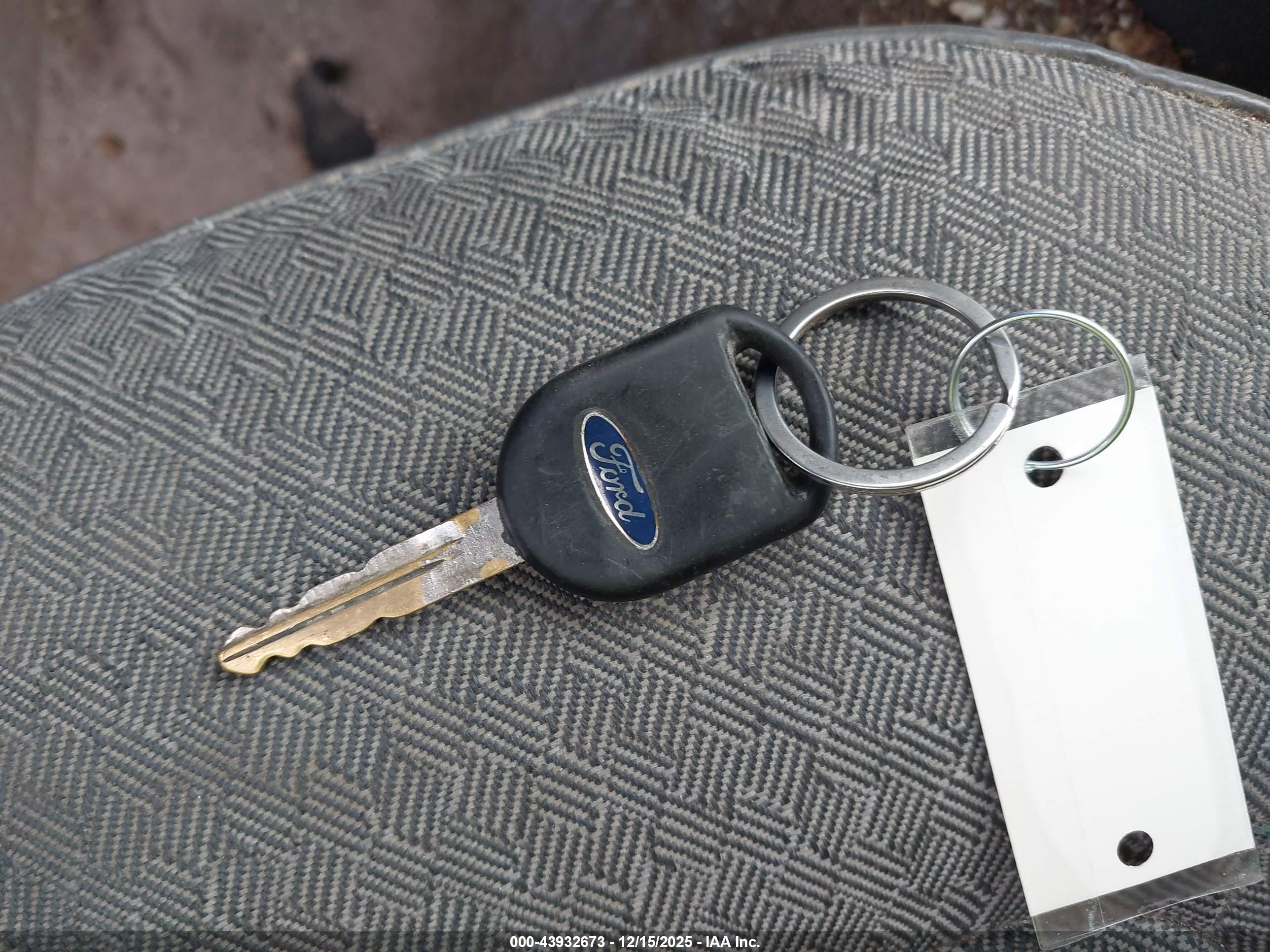 FORD EXPLORER image 11