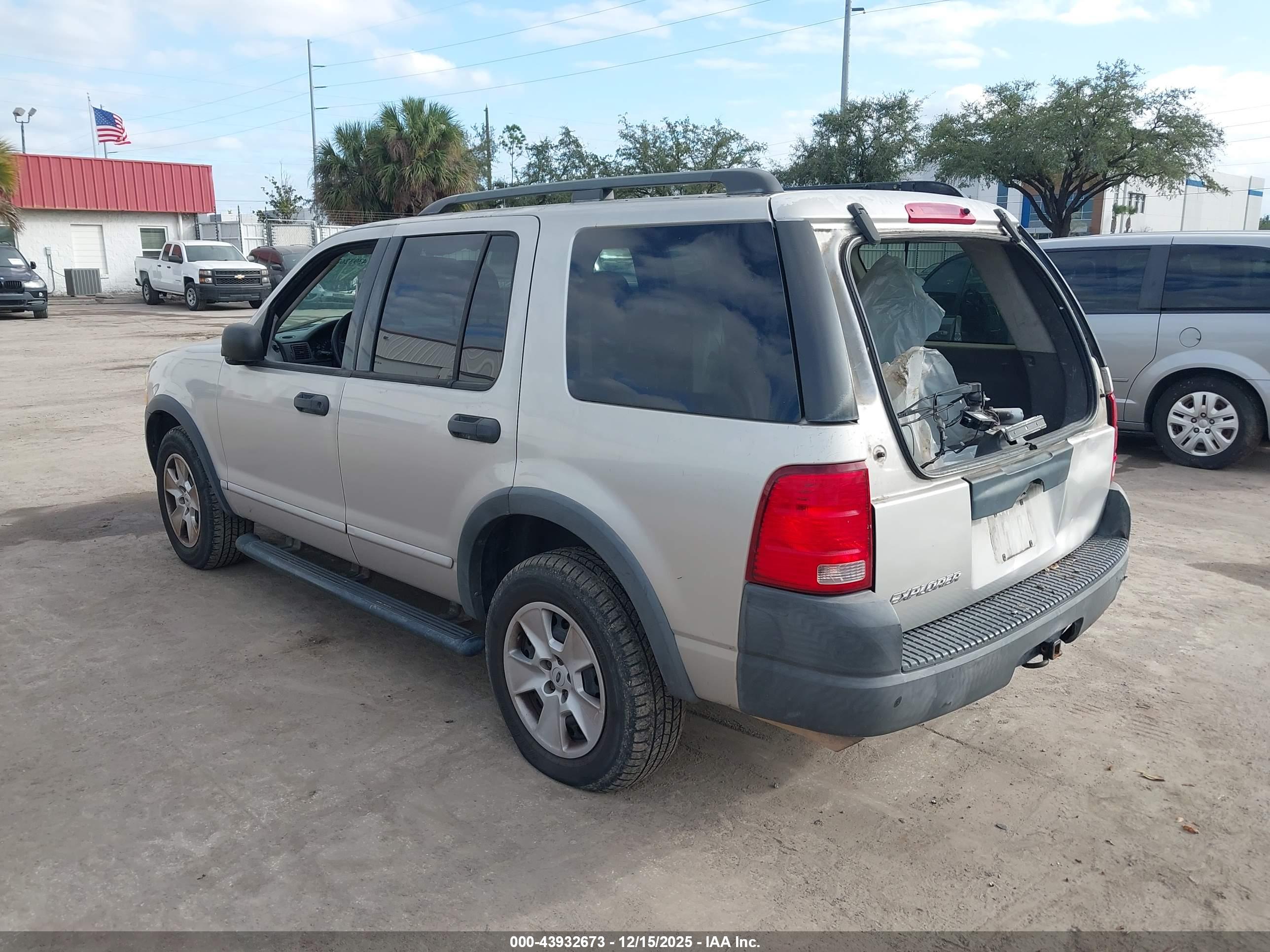 FORD EXPLORER image 3