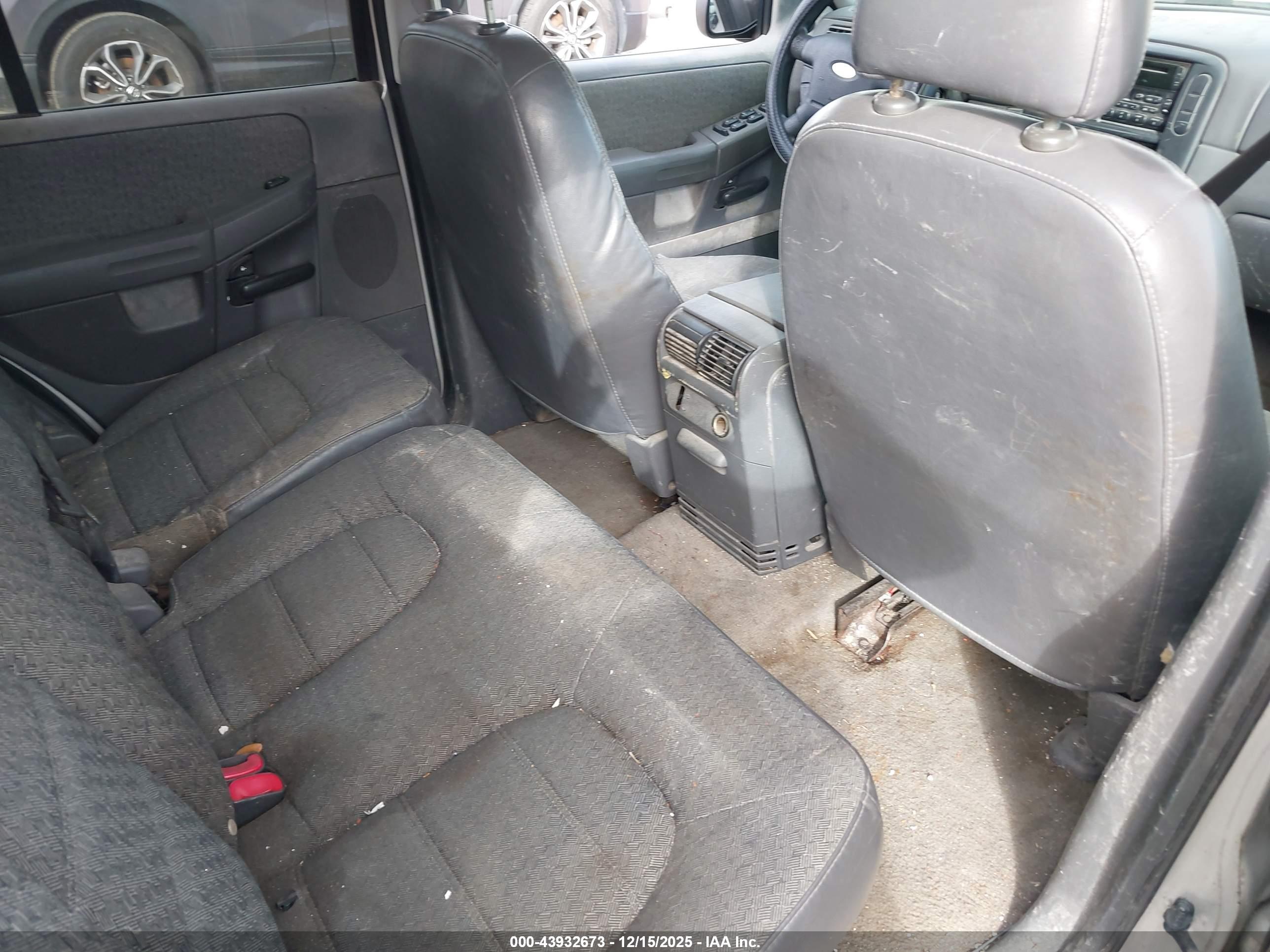 FORD EXPLORER image 8