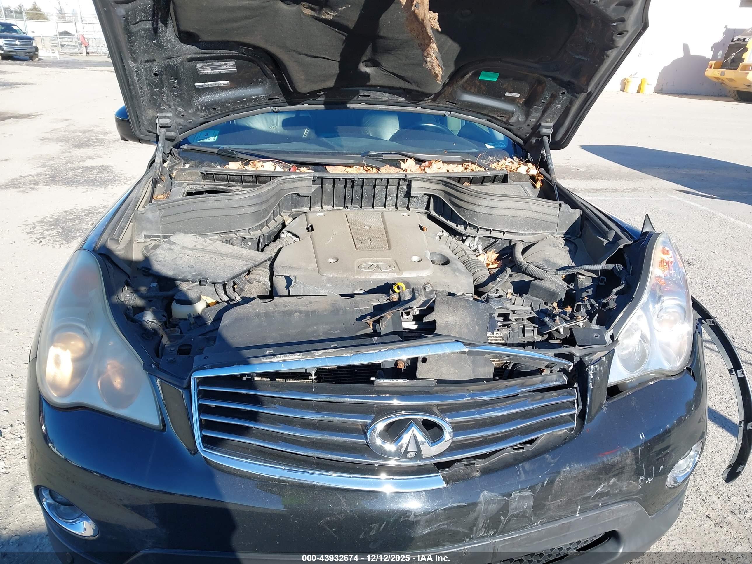 INFINITI EX35 image 10