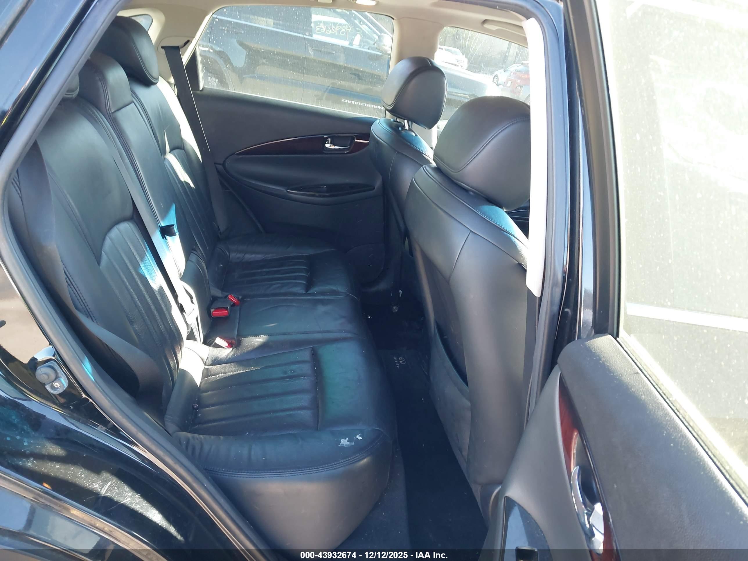 INFINITI EX35 image 8