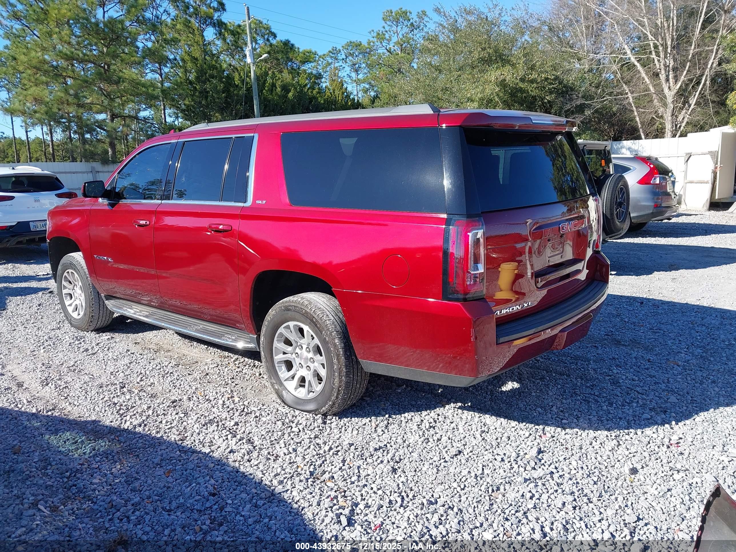 GMC YUKON image 3