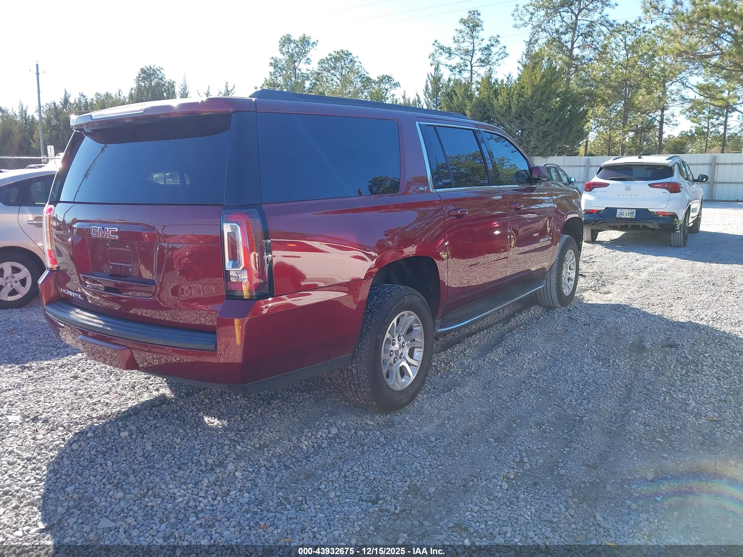 GMC YUKON image 4