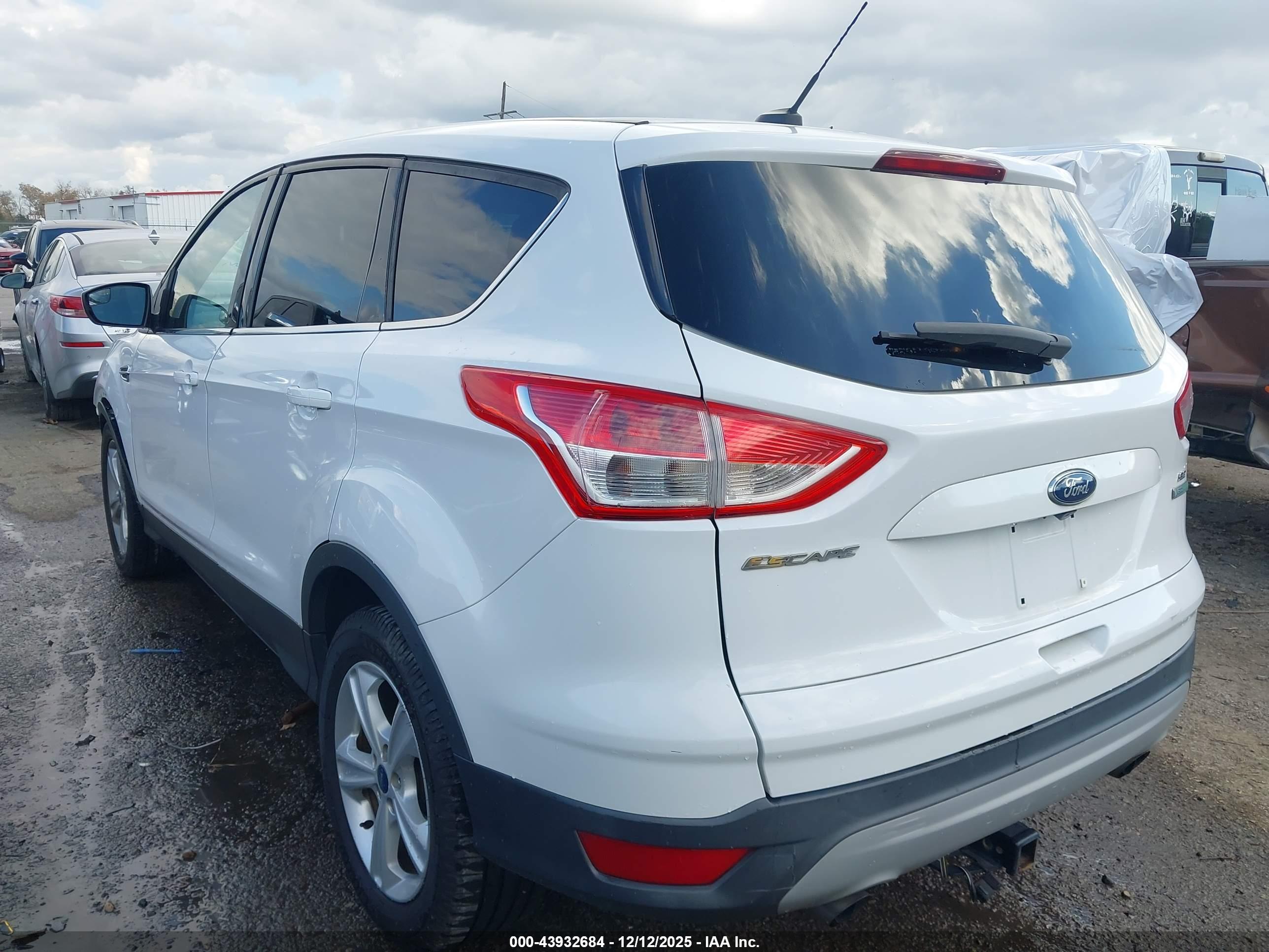 FORD ESCAPE image 3
