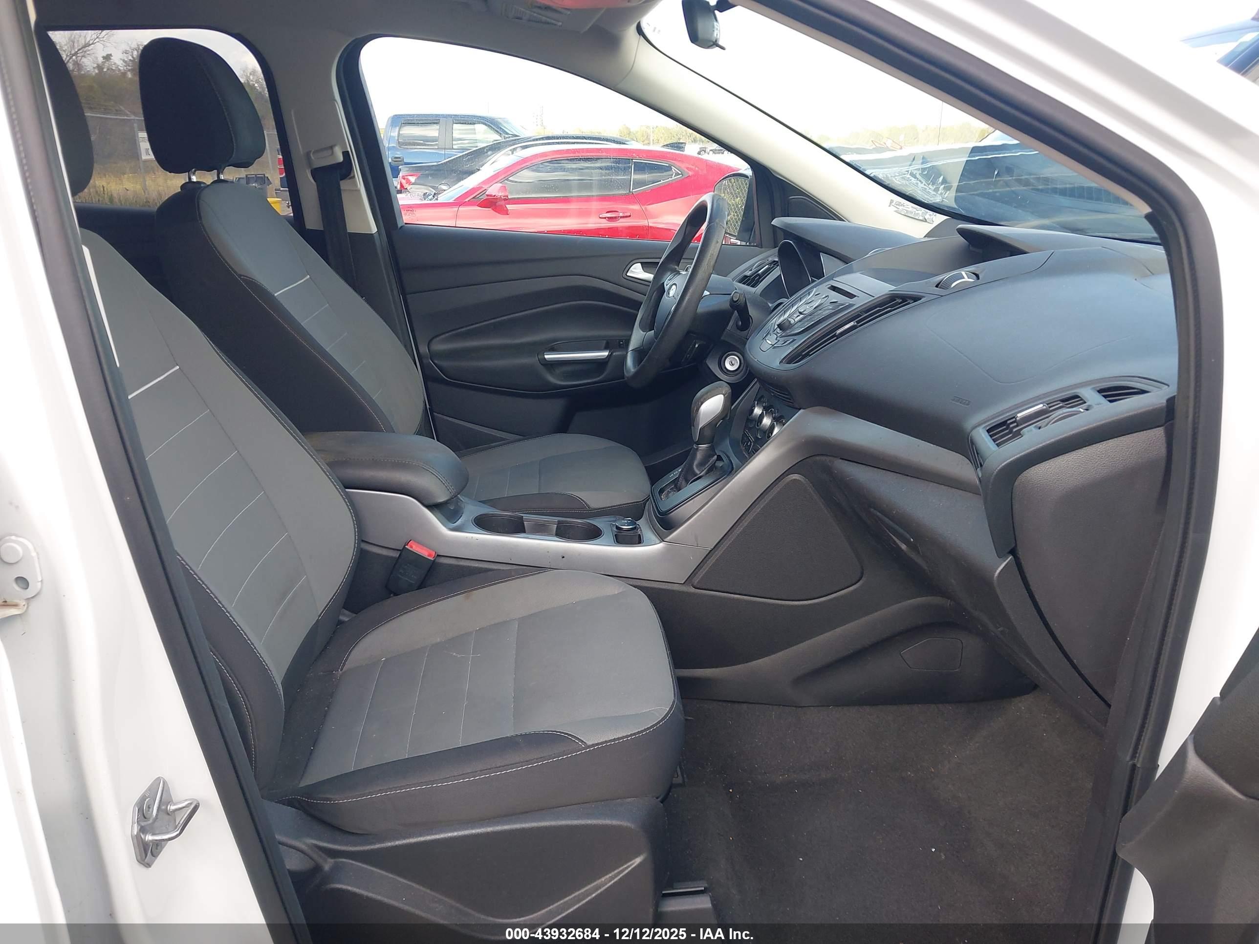 FORD ESCAPE image 5