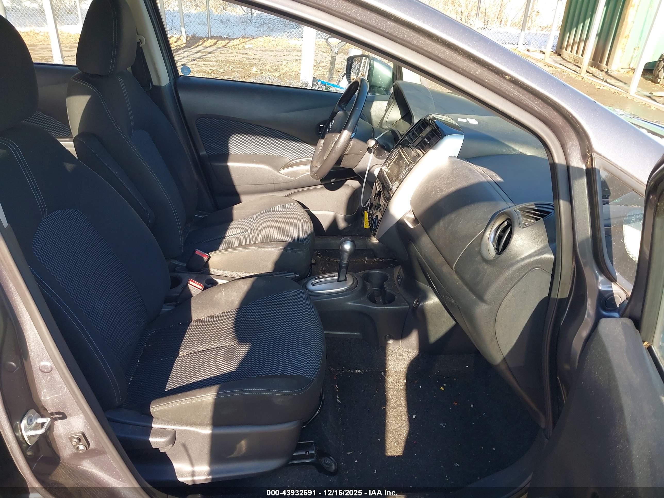 NISSAN VERSA image 5