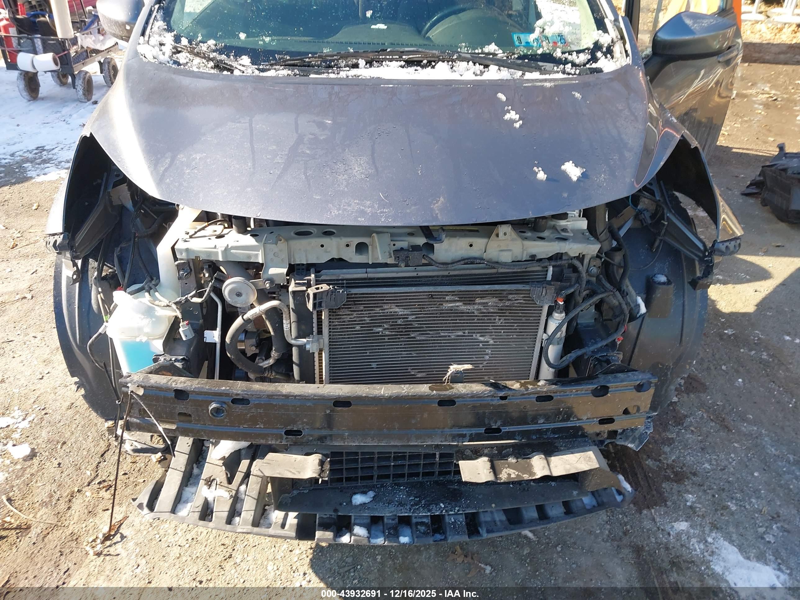 NISSAN VERSA image 6