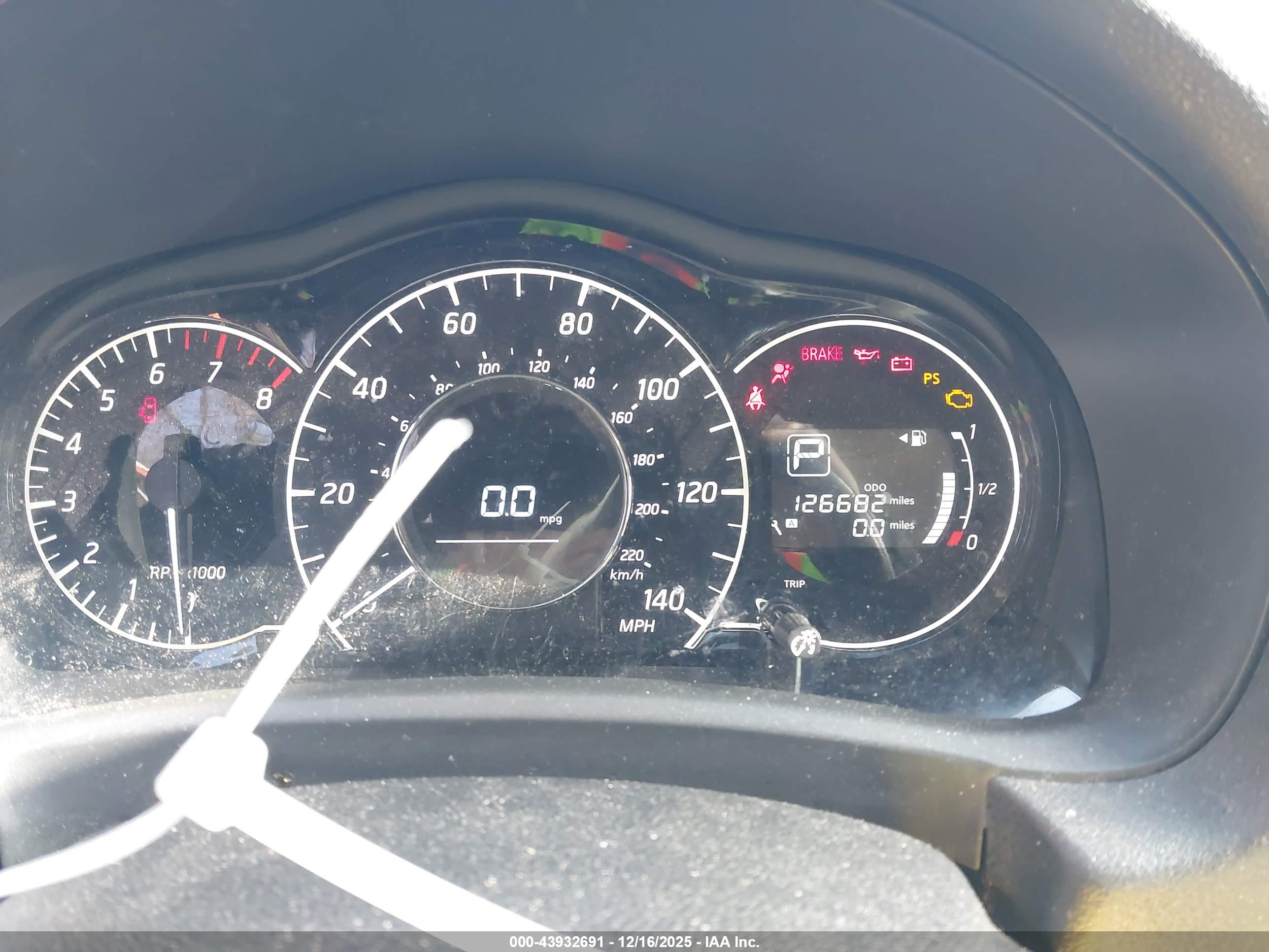 NISSAN VERSA image 7