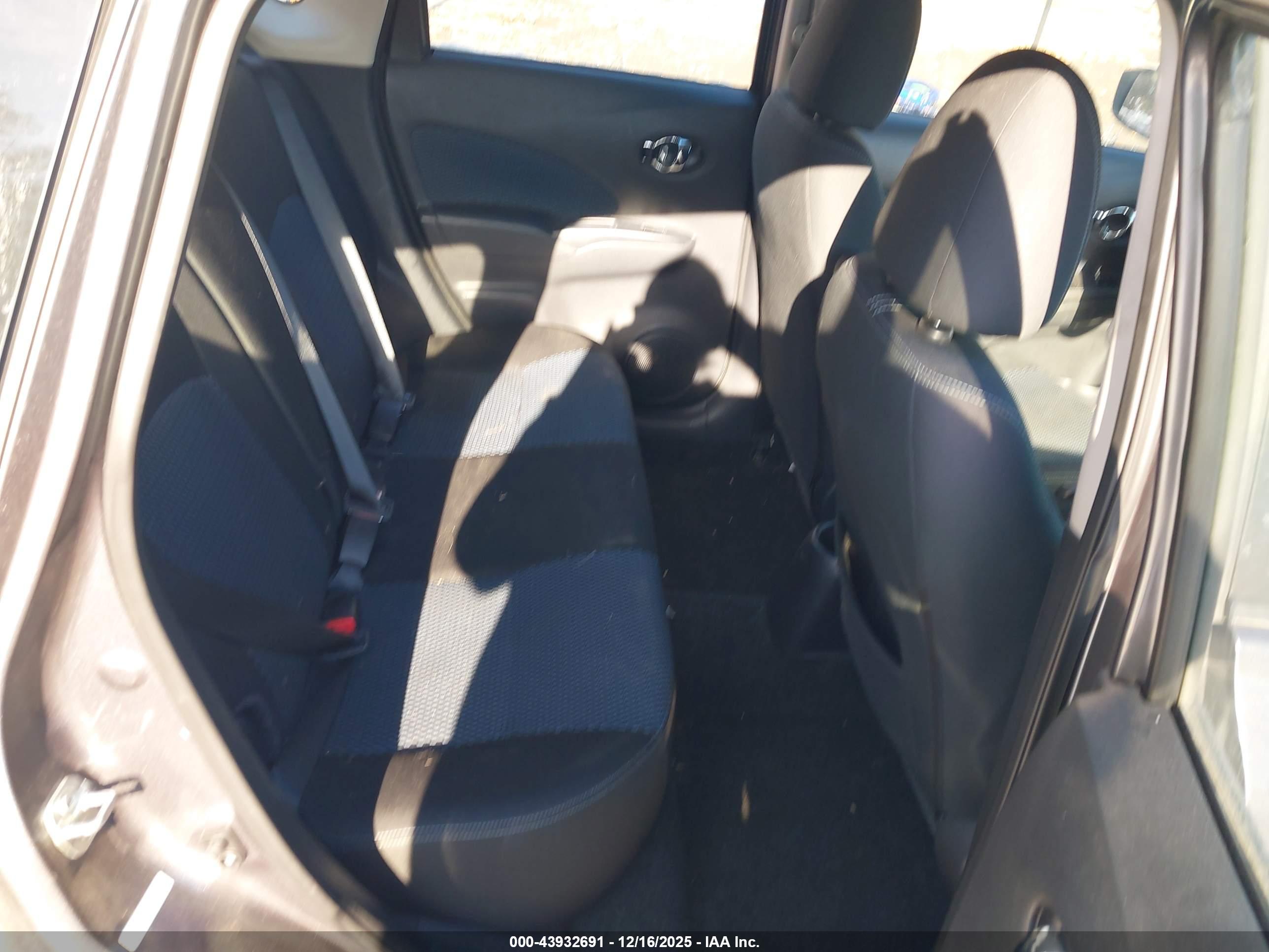 NISSAN VERSA image 8