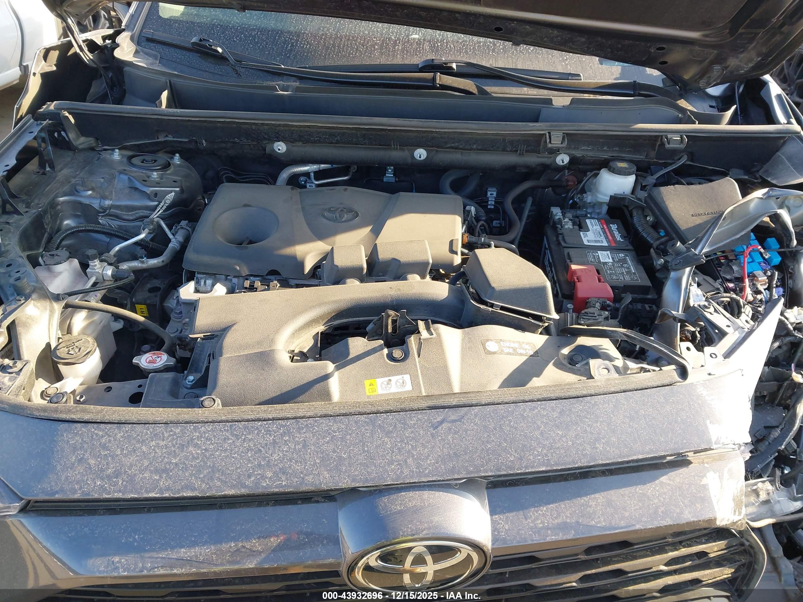 TOYOTA RAV4 image 10