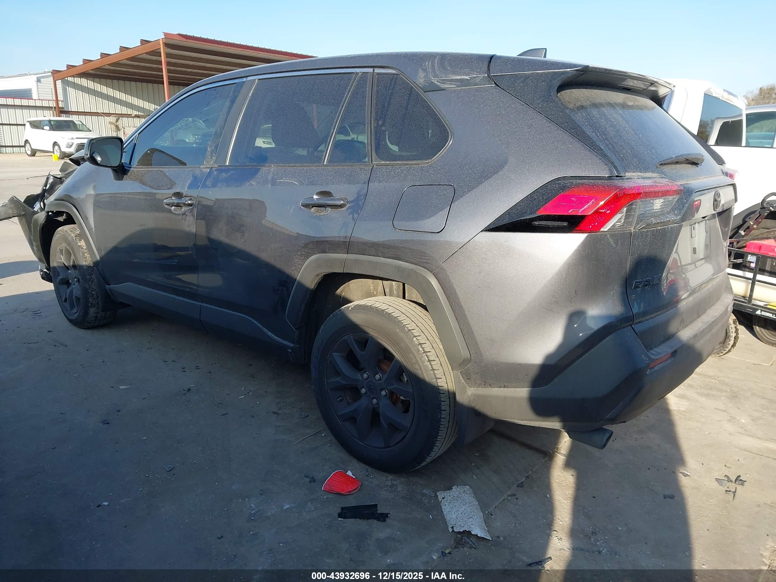 TOYOTA RAV4 image 3