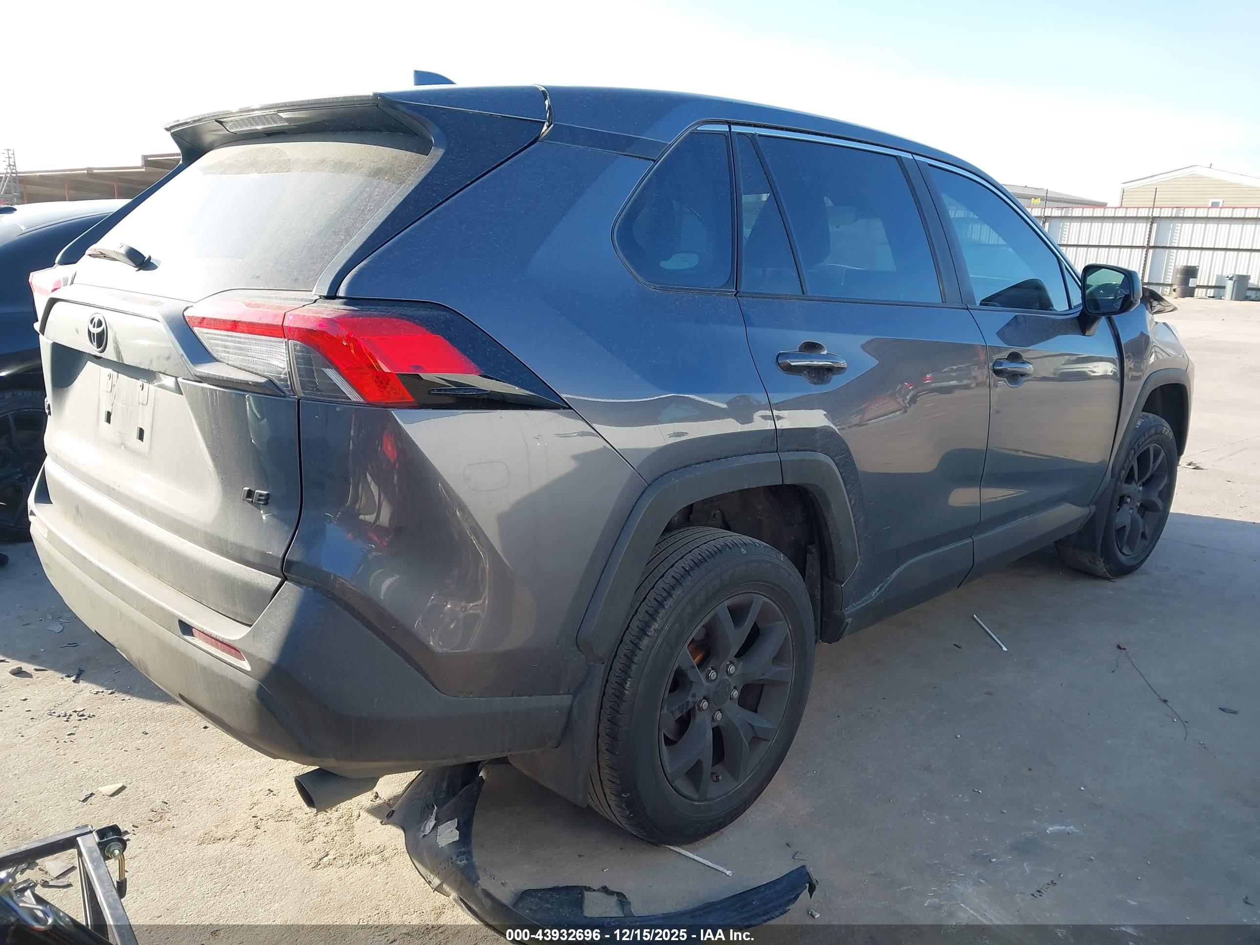 TOYOTA RAV4 image 4