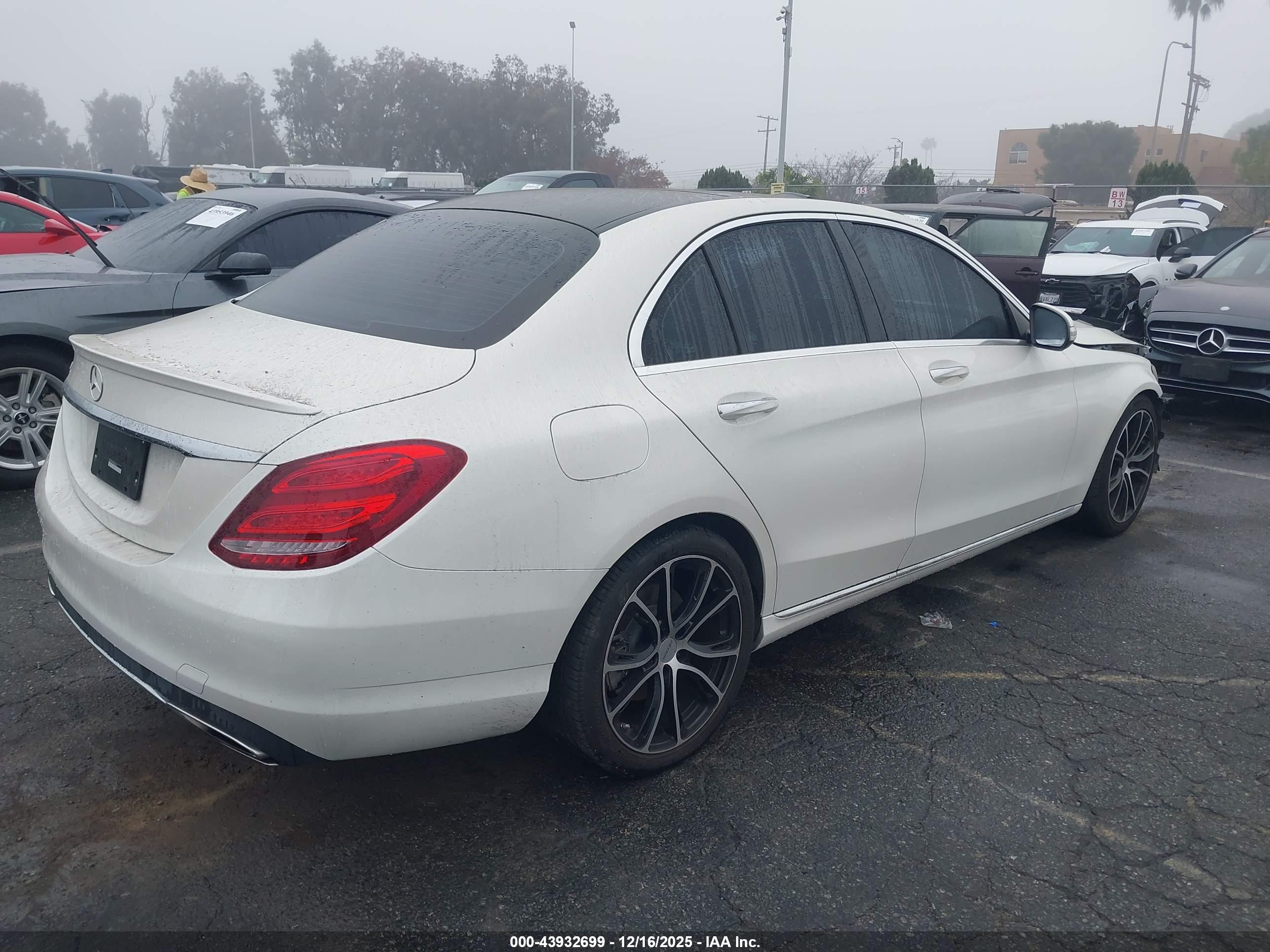 MERCEDES-BENZ C image 4