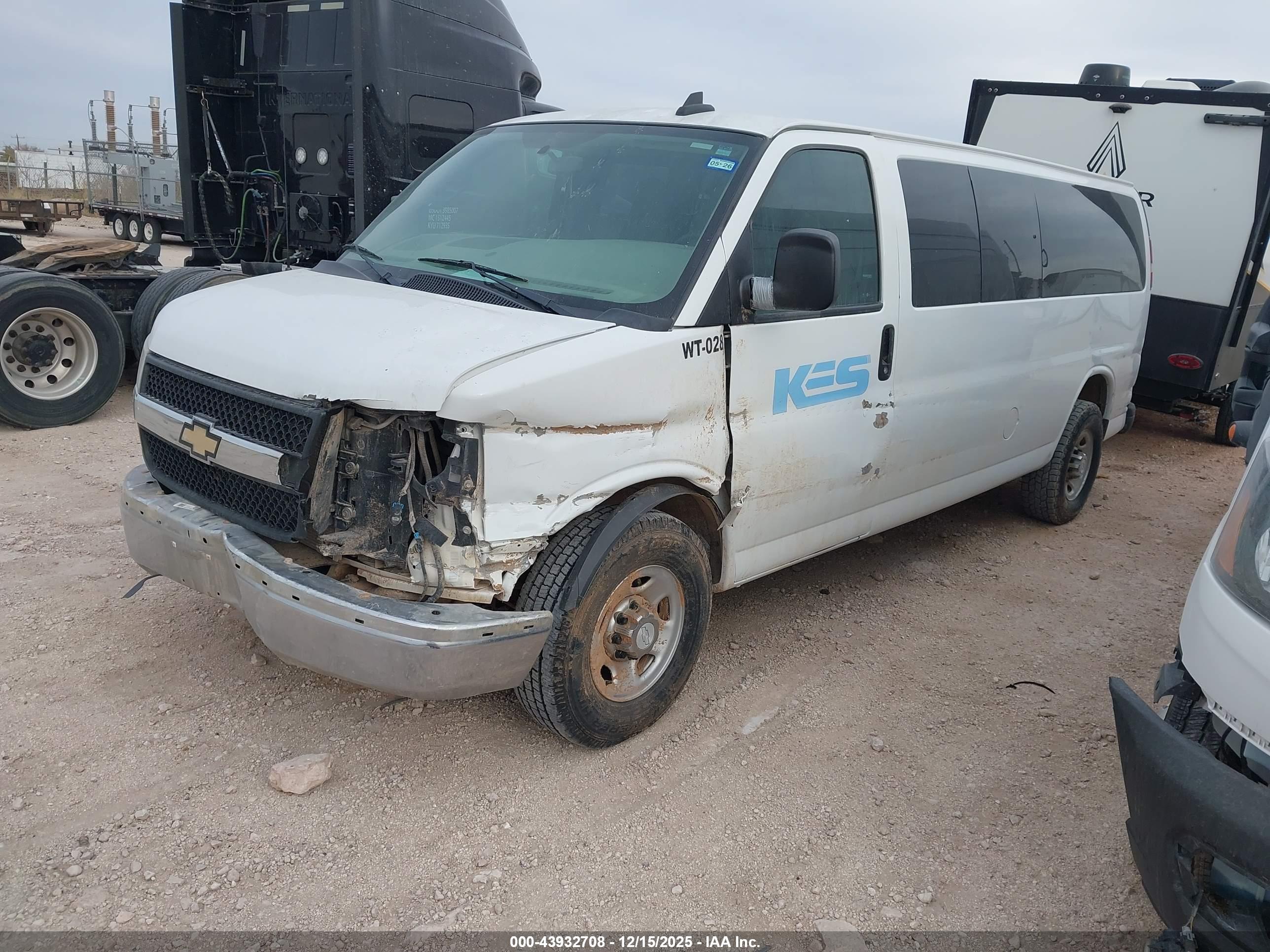 CHEVROLET EXPRESS image 2