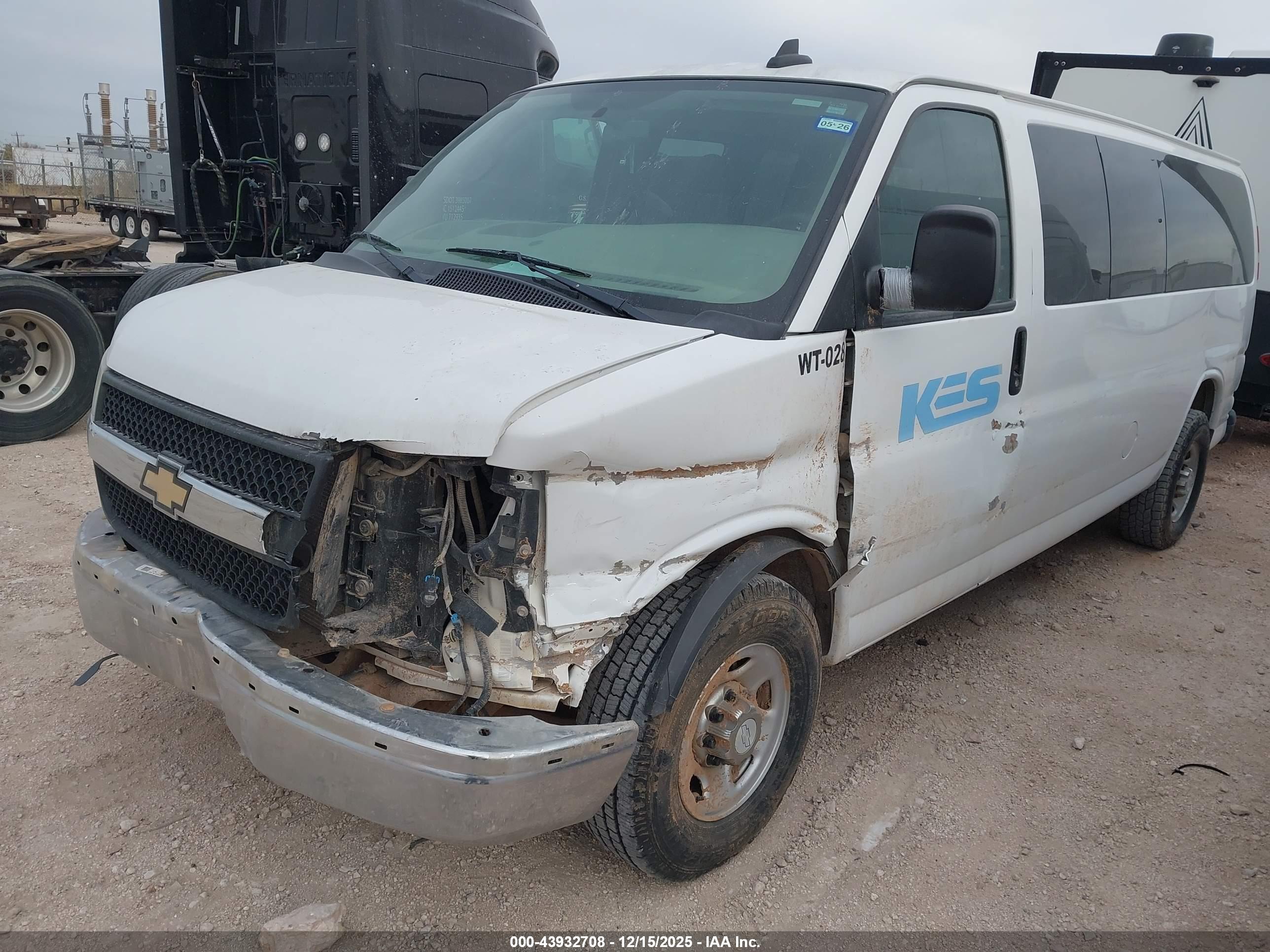 CHEVROLET EXPRESS image 6