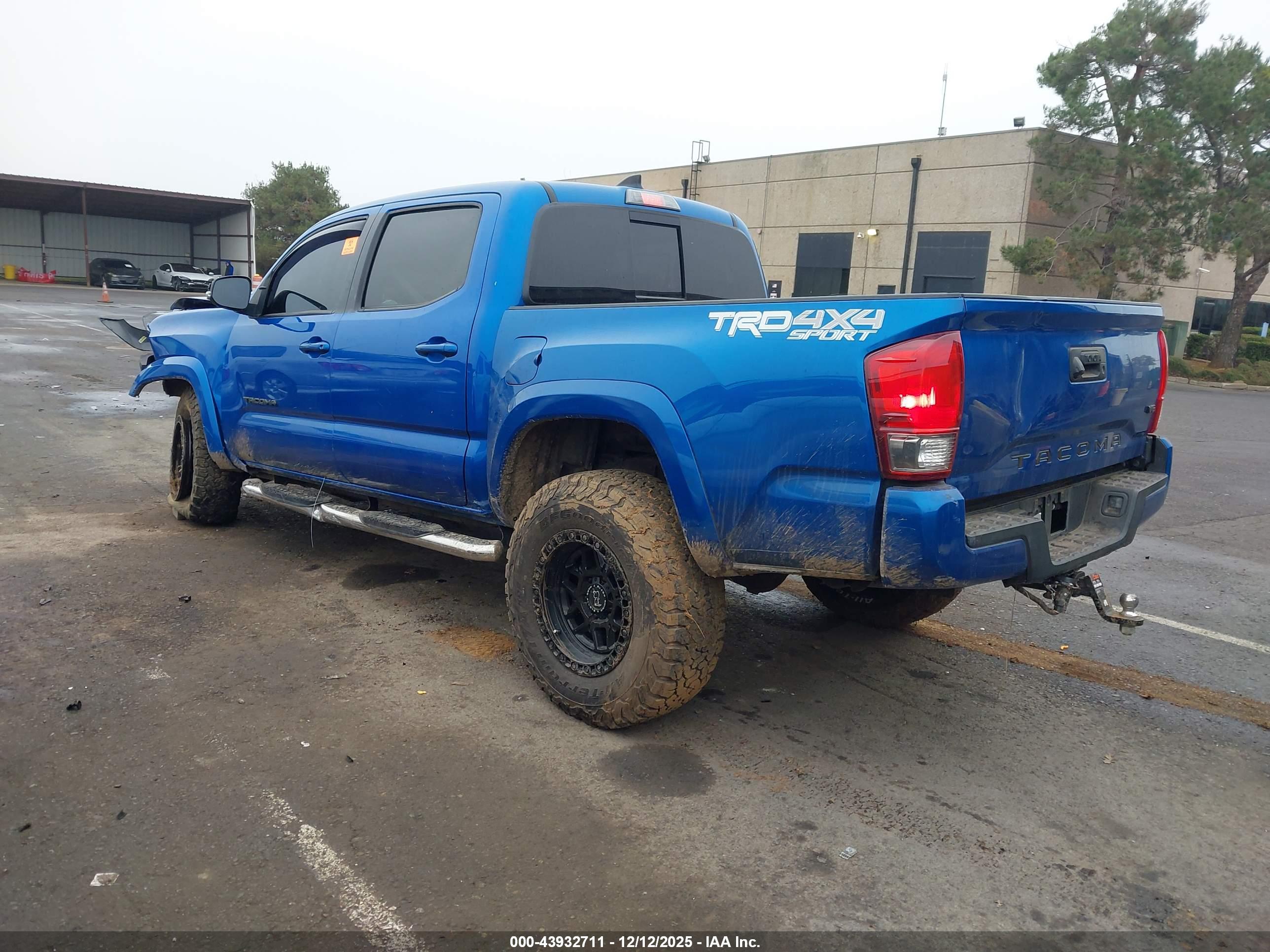 TOYOTA TACOMA image 3