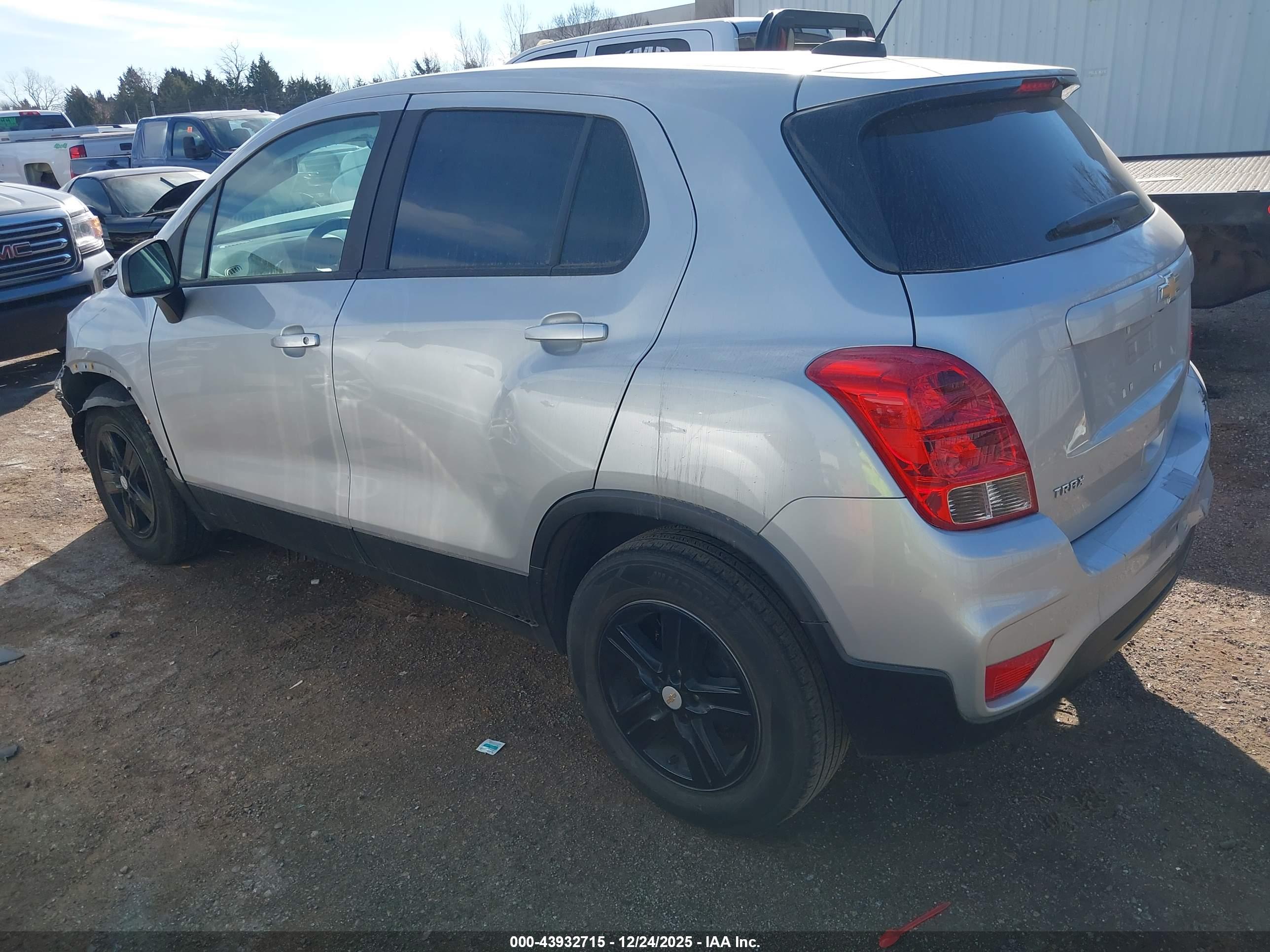 CHEVROLET TRAX image 3