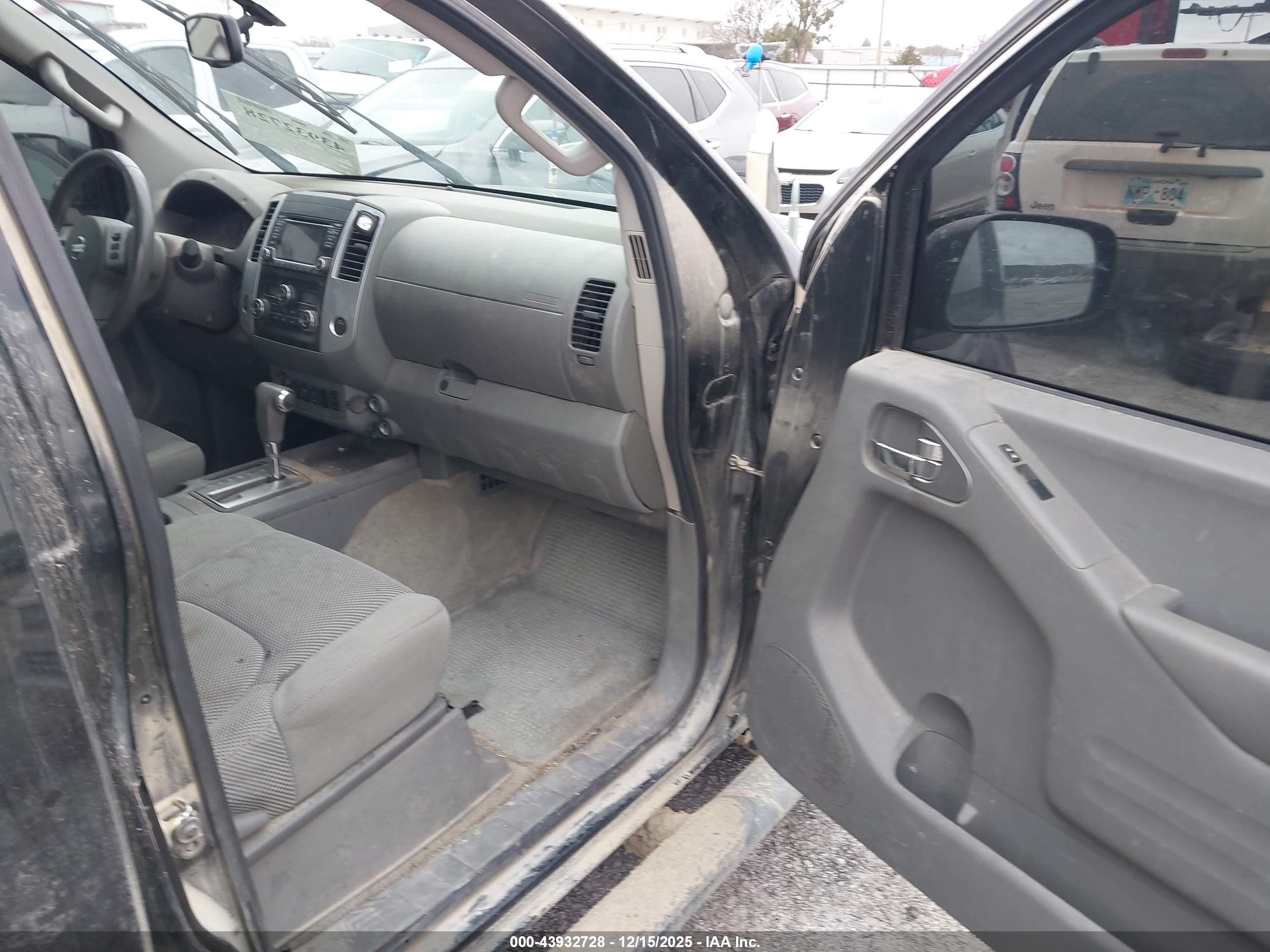 NISSAN FRONTIER image 5