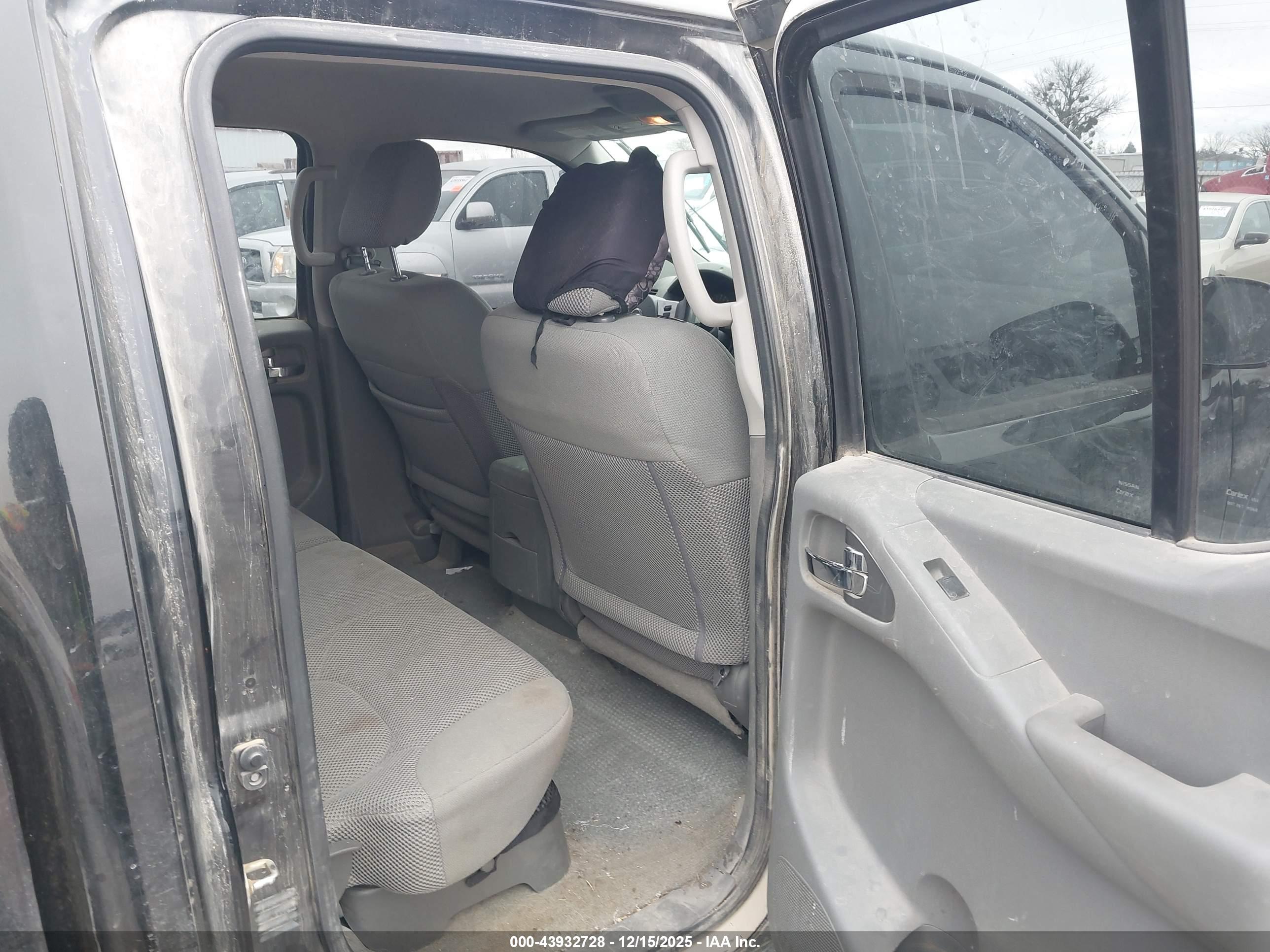 NISSAN FRONTIER image 8