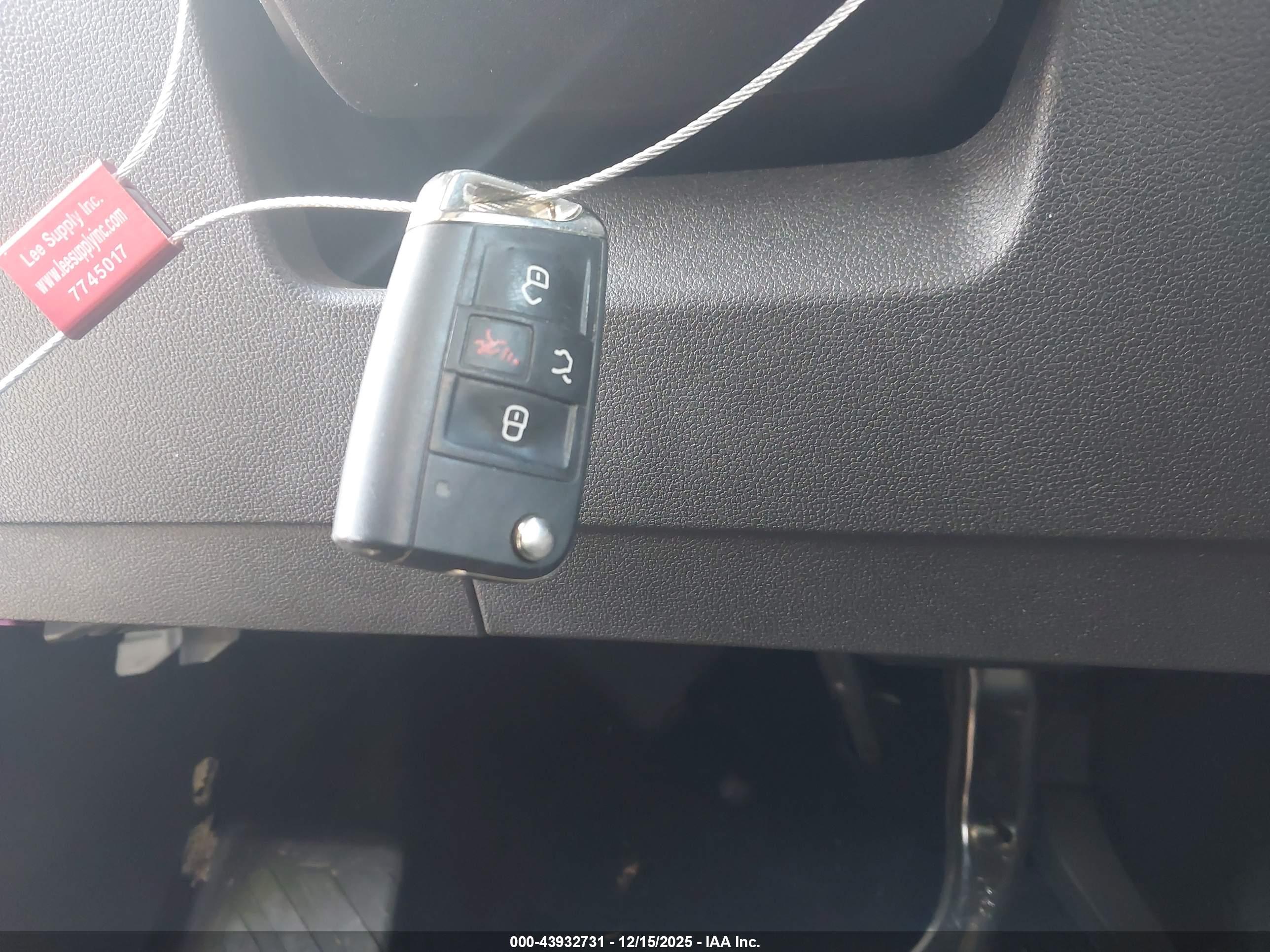 VOLKSWAGEN TIGUAN image 11