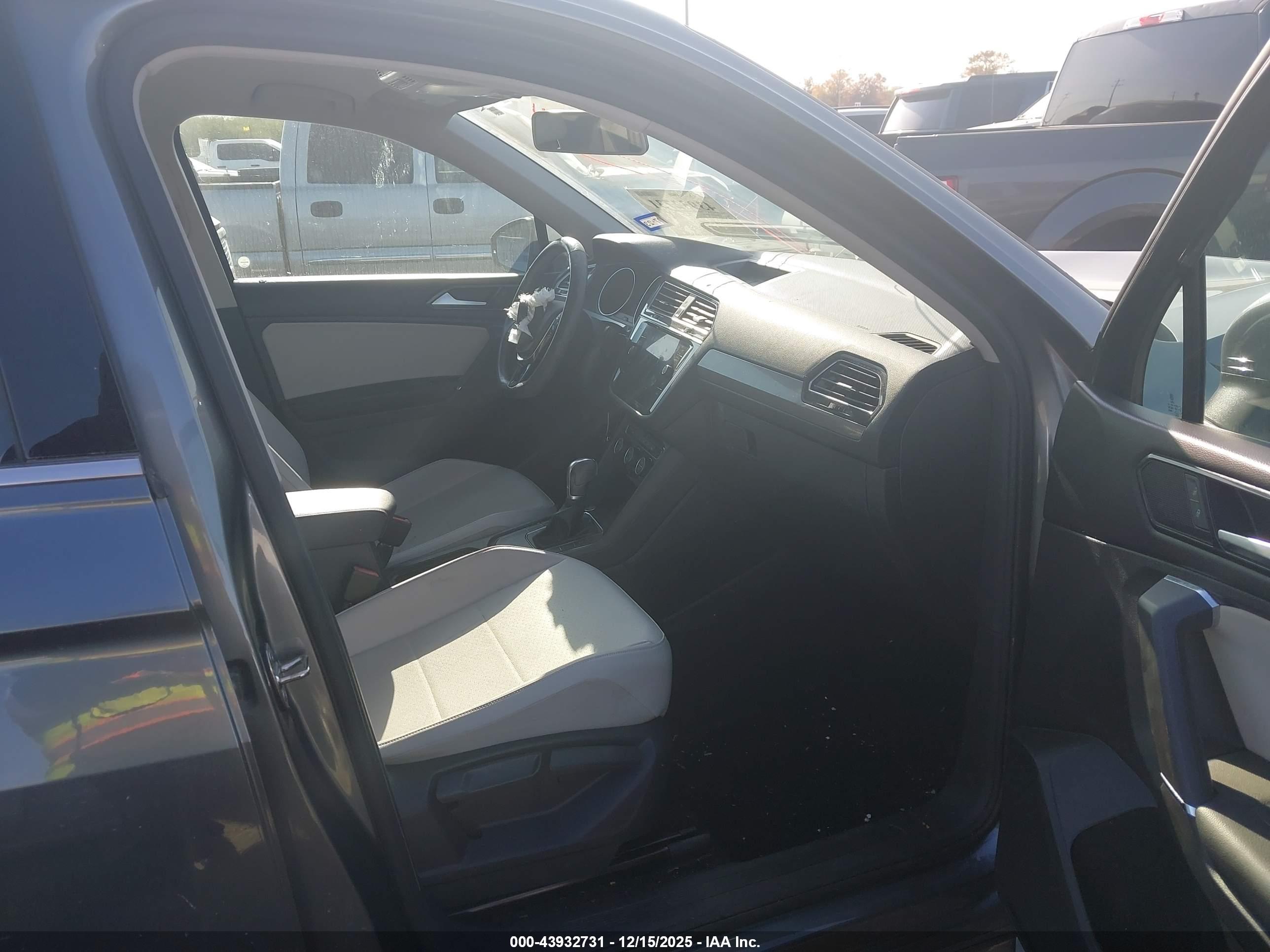 VOLKSWAGEN TIGUAN image 5