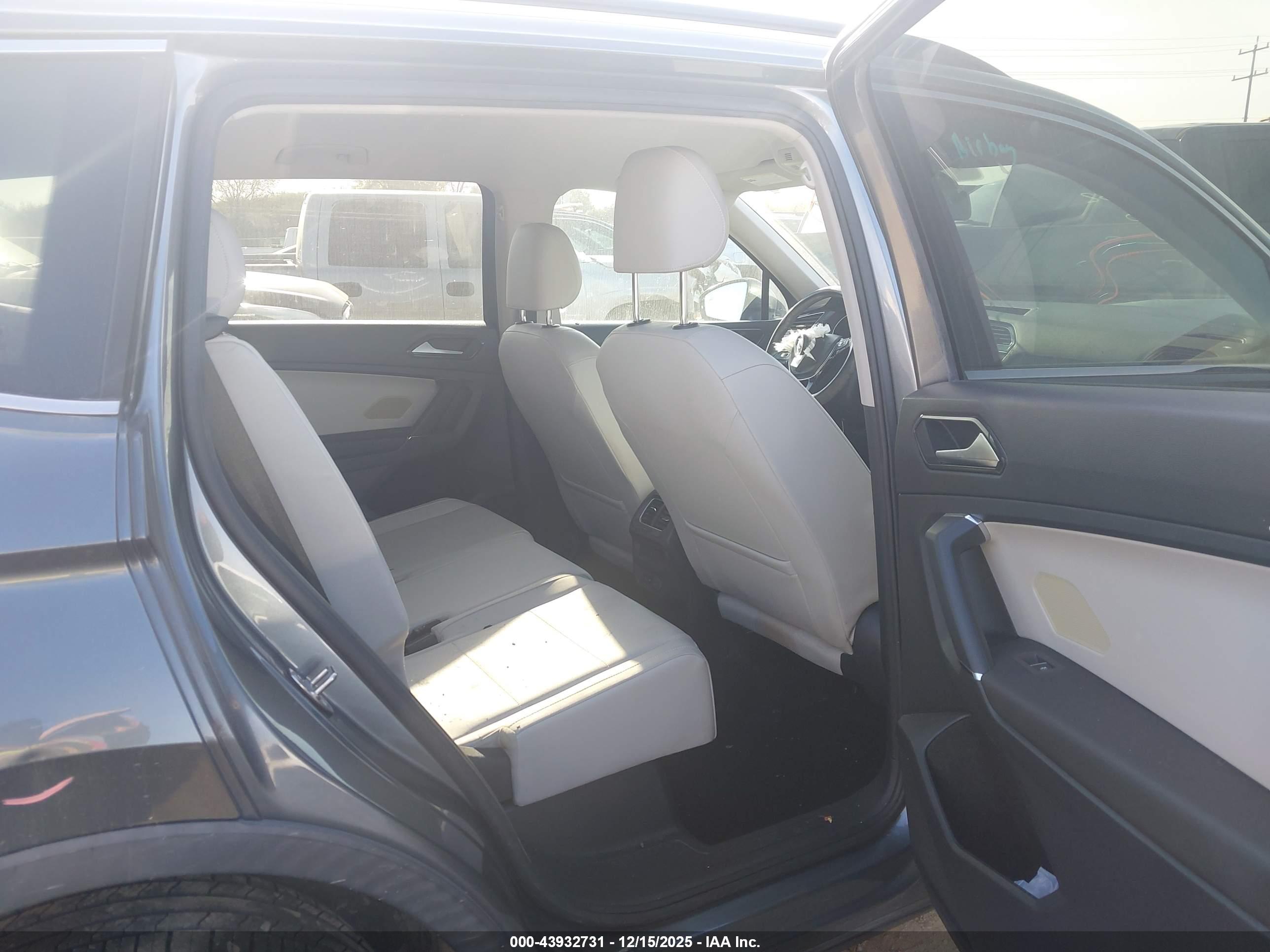 VOLKSWAGEN TIGUAN image 8