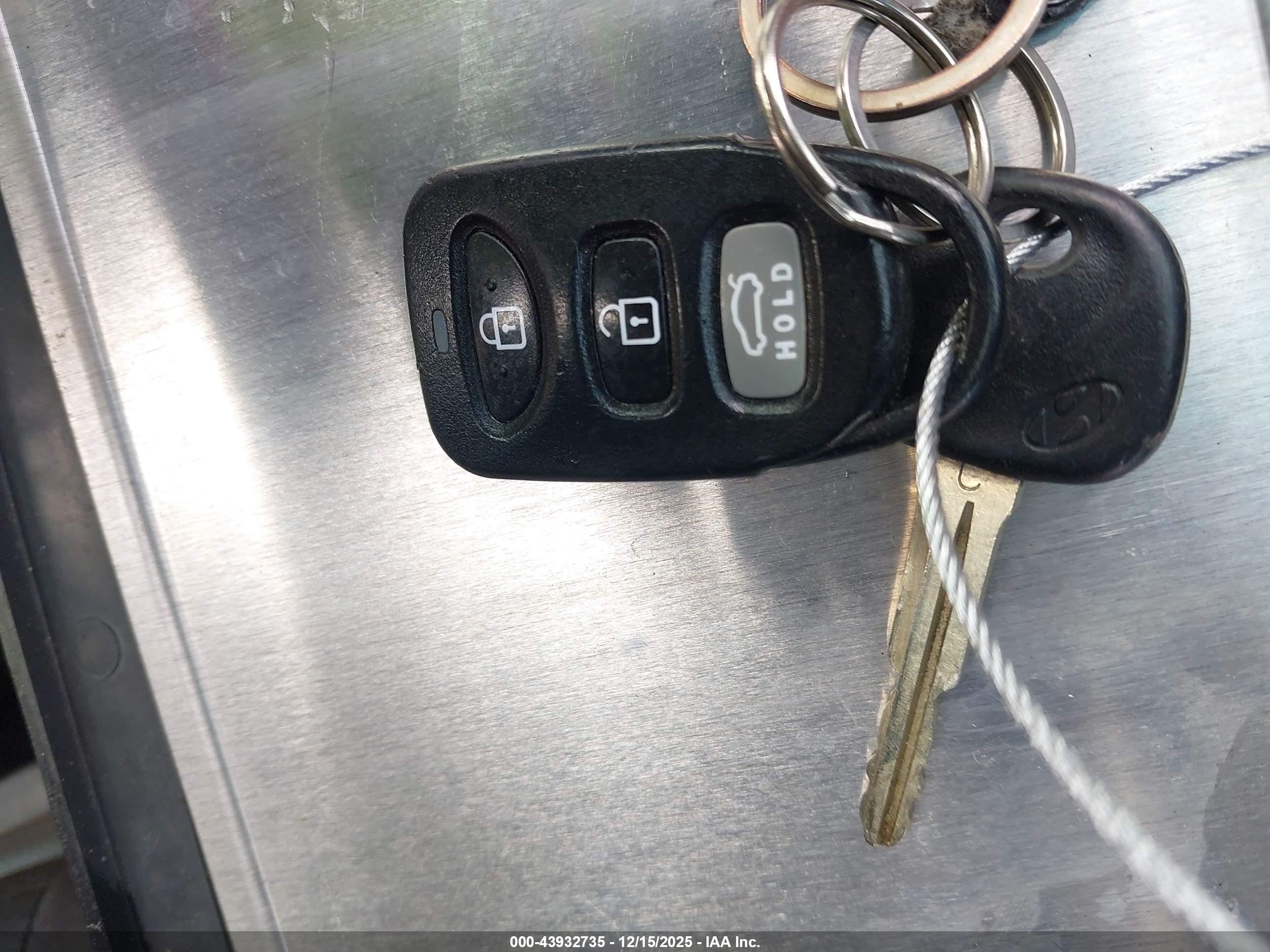 HYUNDAI ELANTRA image 11