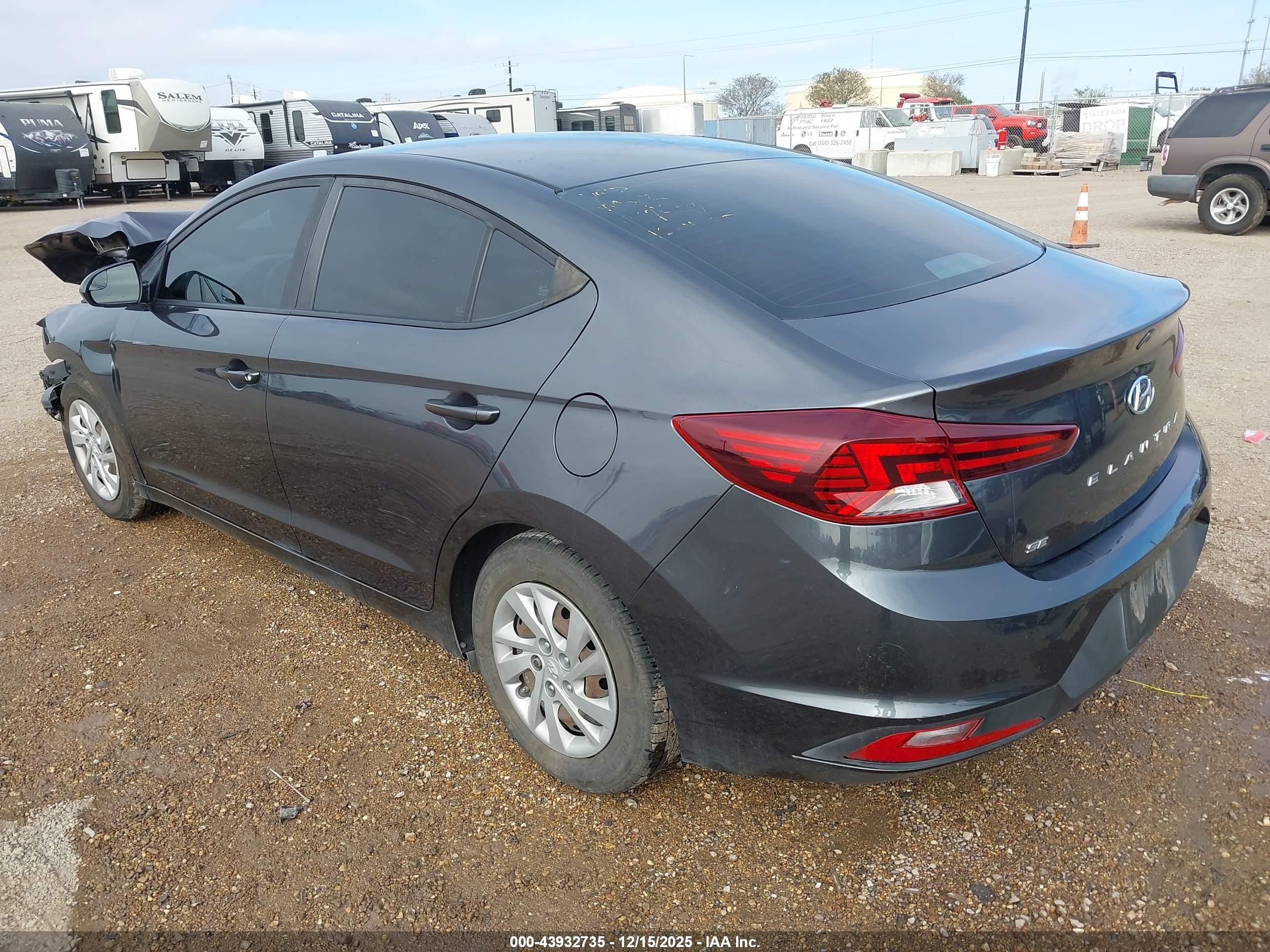 HYUNDAI ELANTRA image 3
