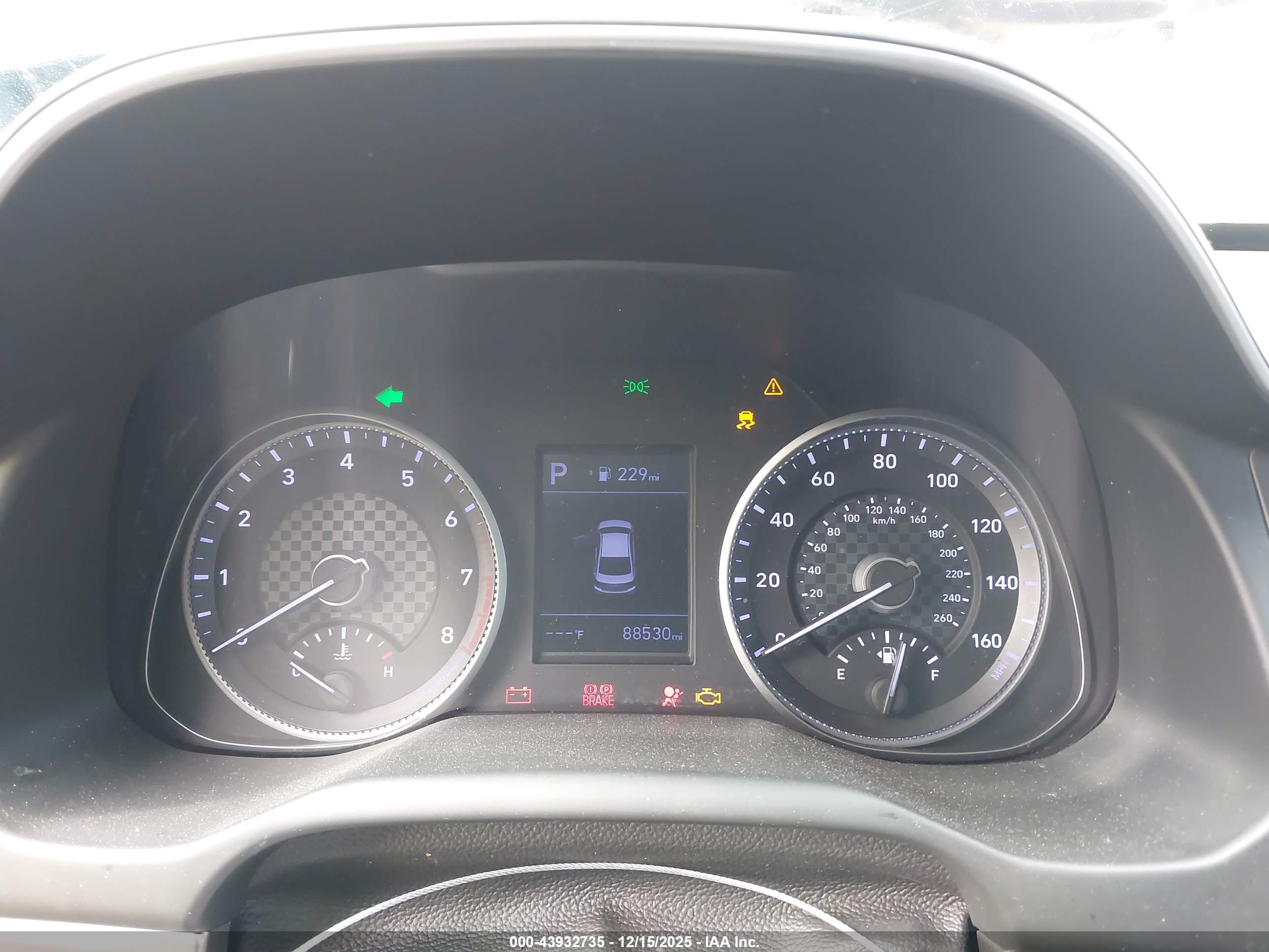 HYUNDAI ELANTRA image 7
