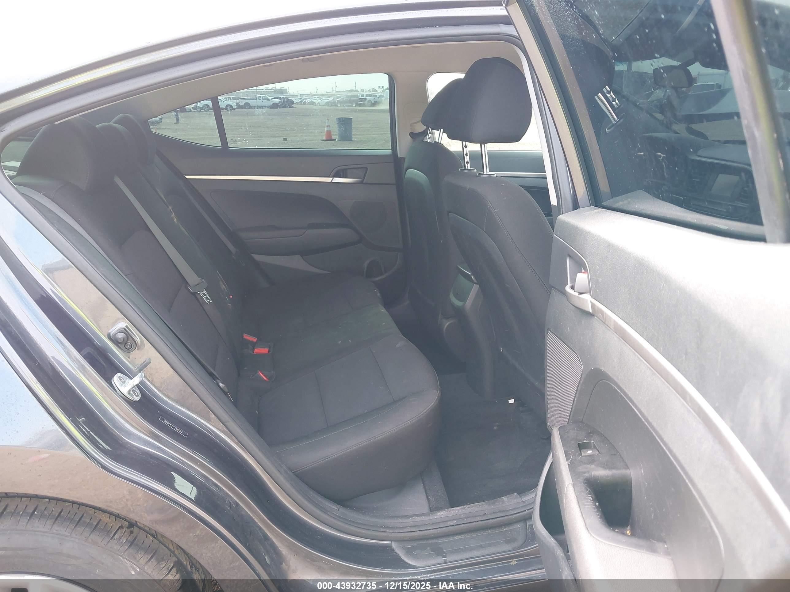 HYUNDAI ELANTRA image 8