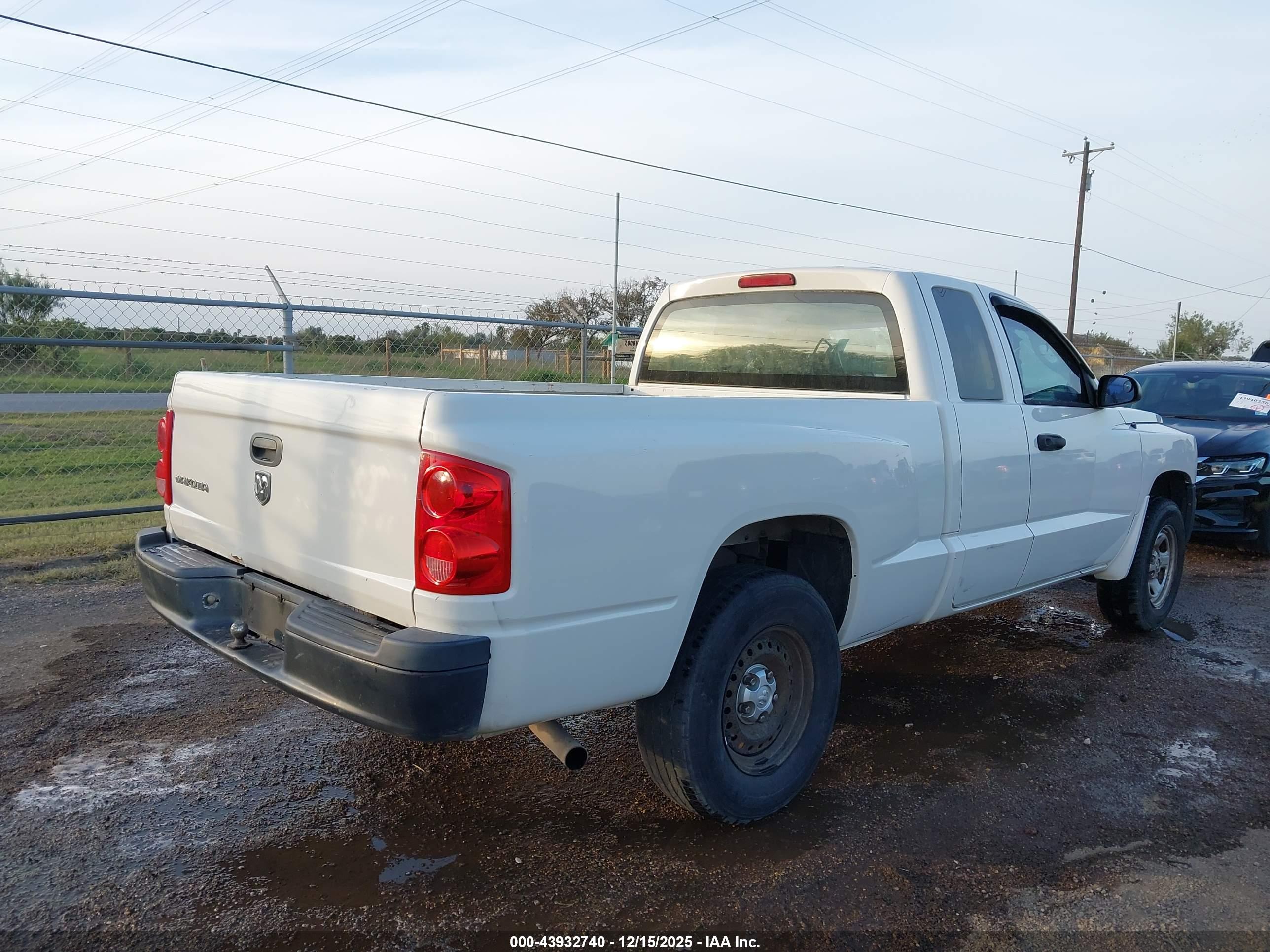 DODGE DAKOTA image 4