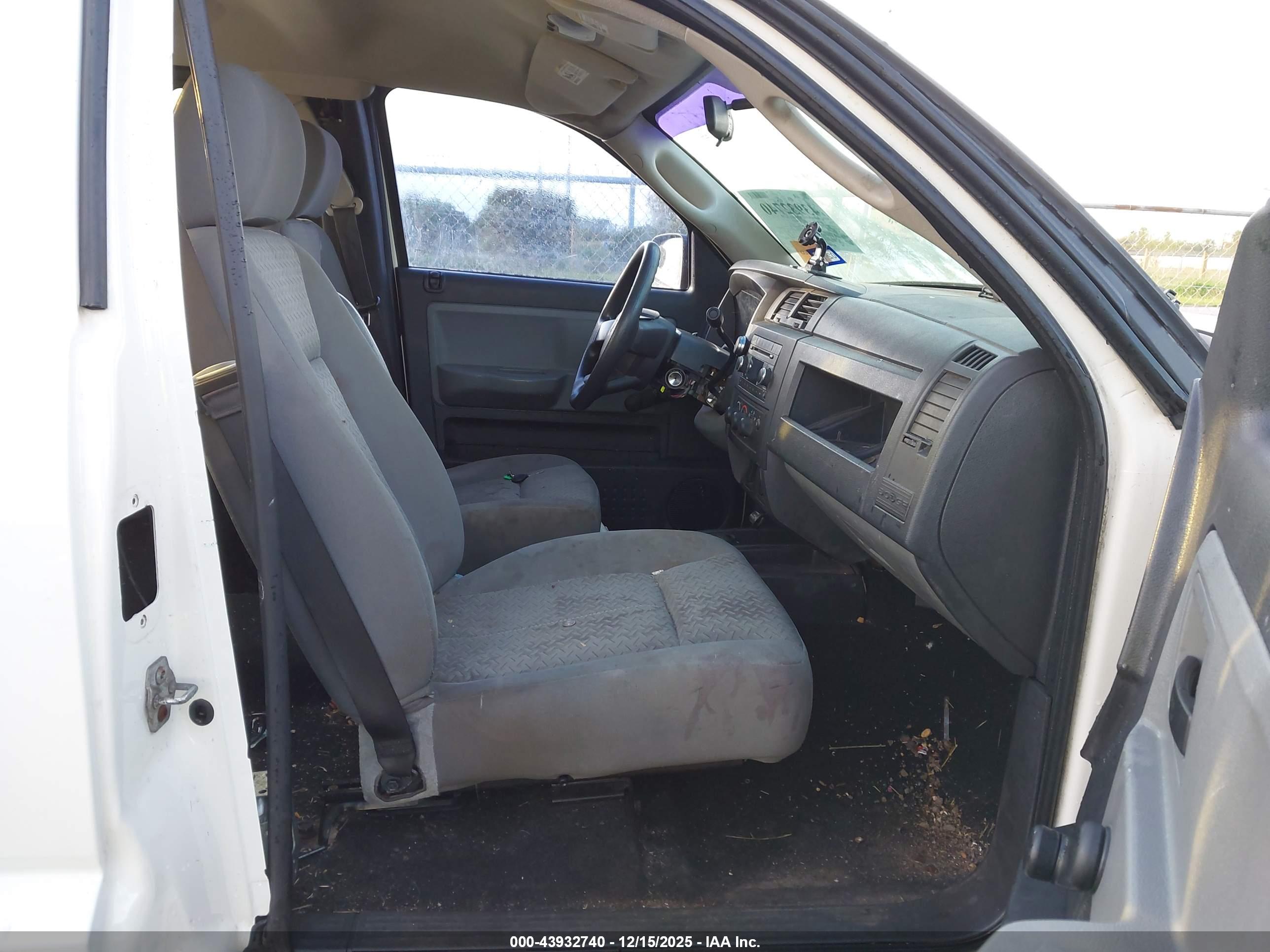 DODGE DAKOTA image 5