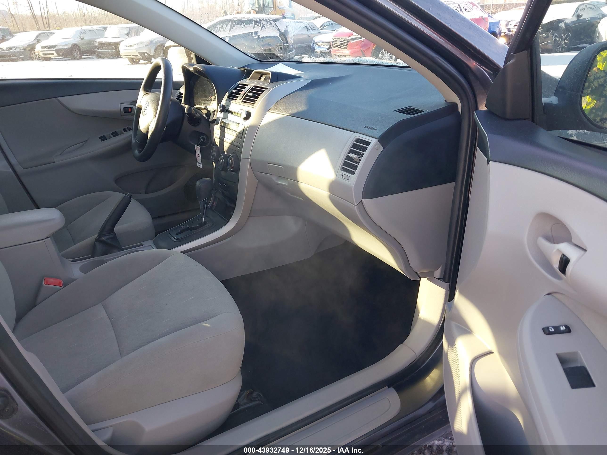 TOYOTA COROLLA image 5
