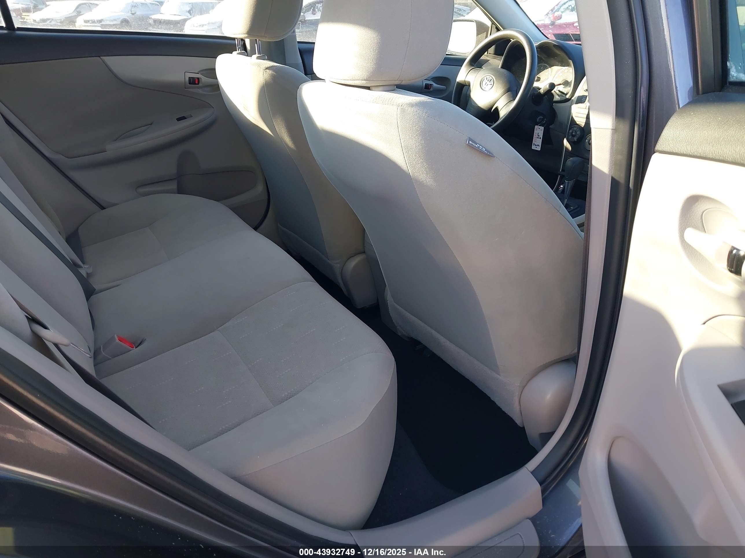 TOYOTA COROLLA image 8
