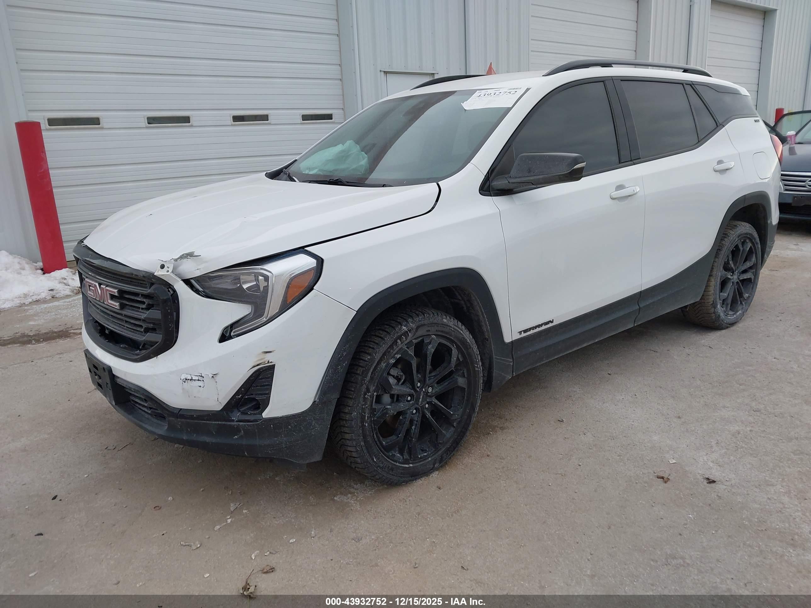 GMC TERRAIN image 2