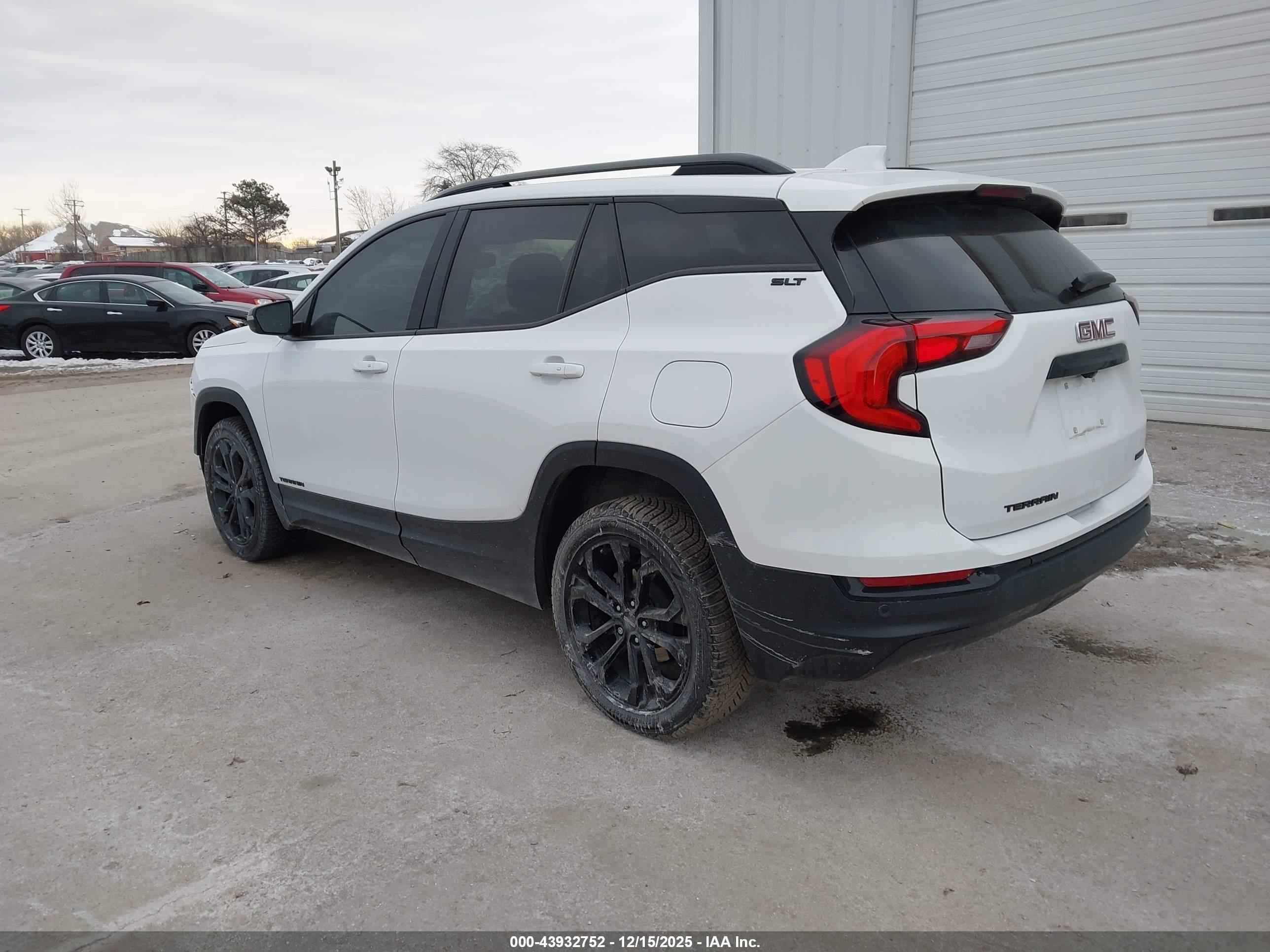 GMC TERRAIN image 3