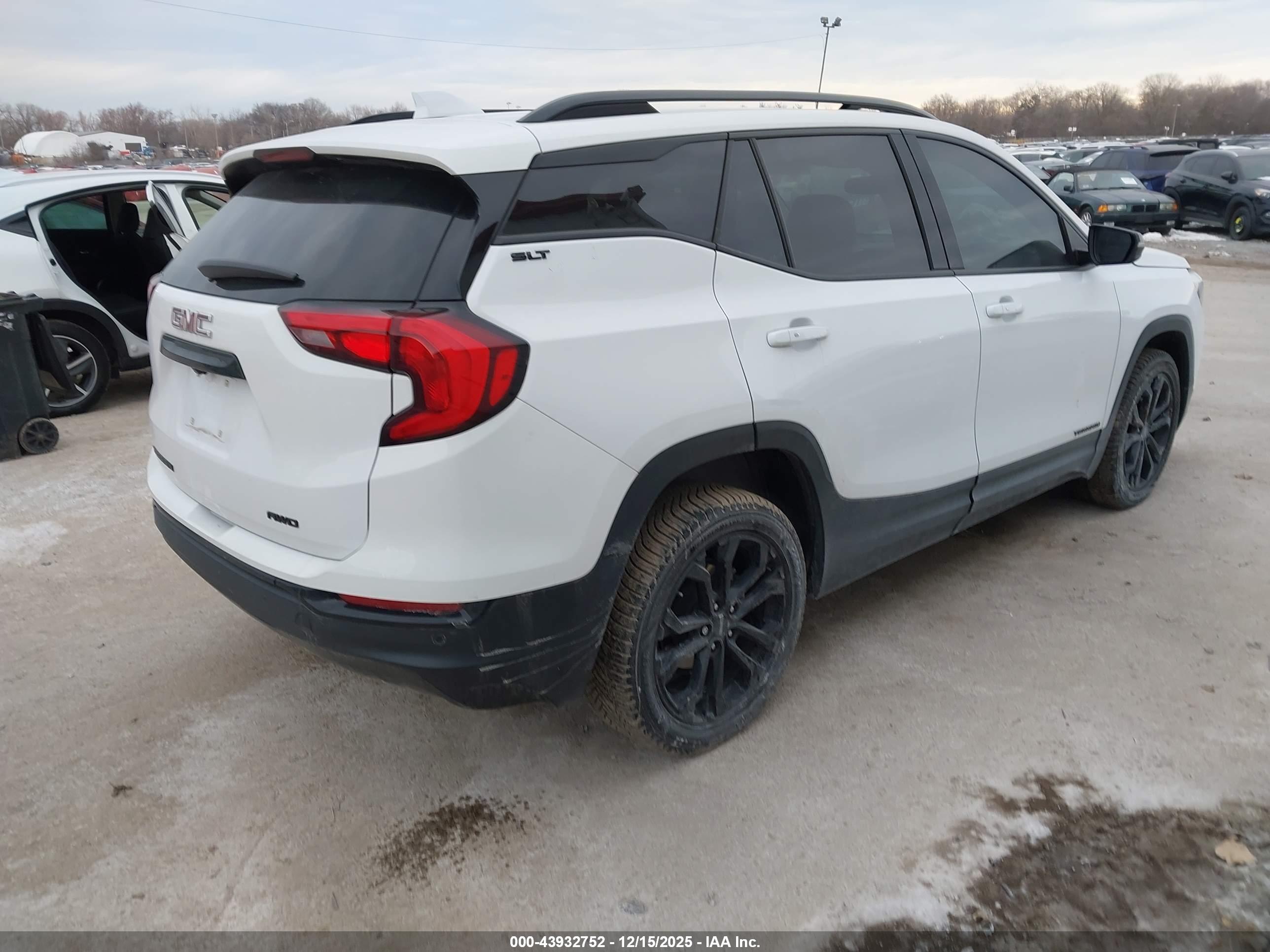 GMC TERRAIN image 4