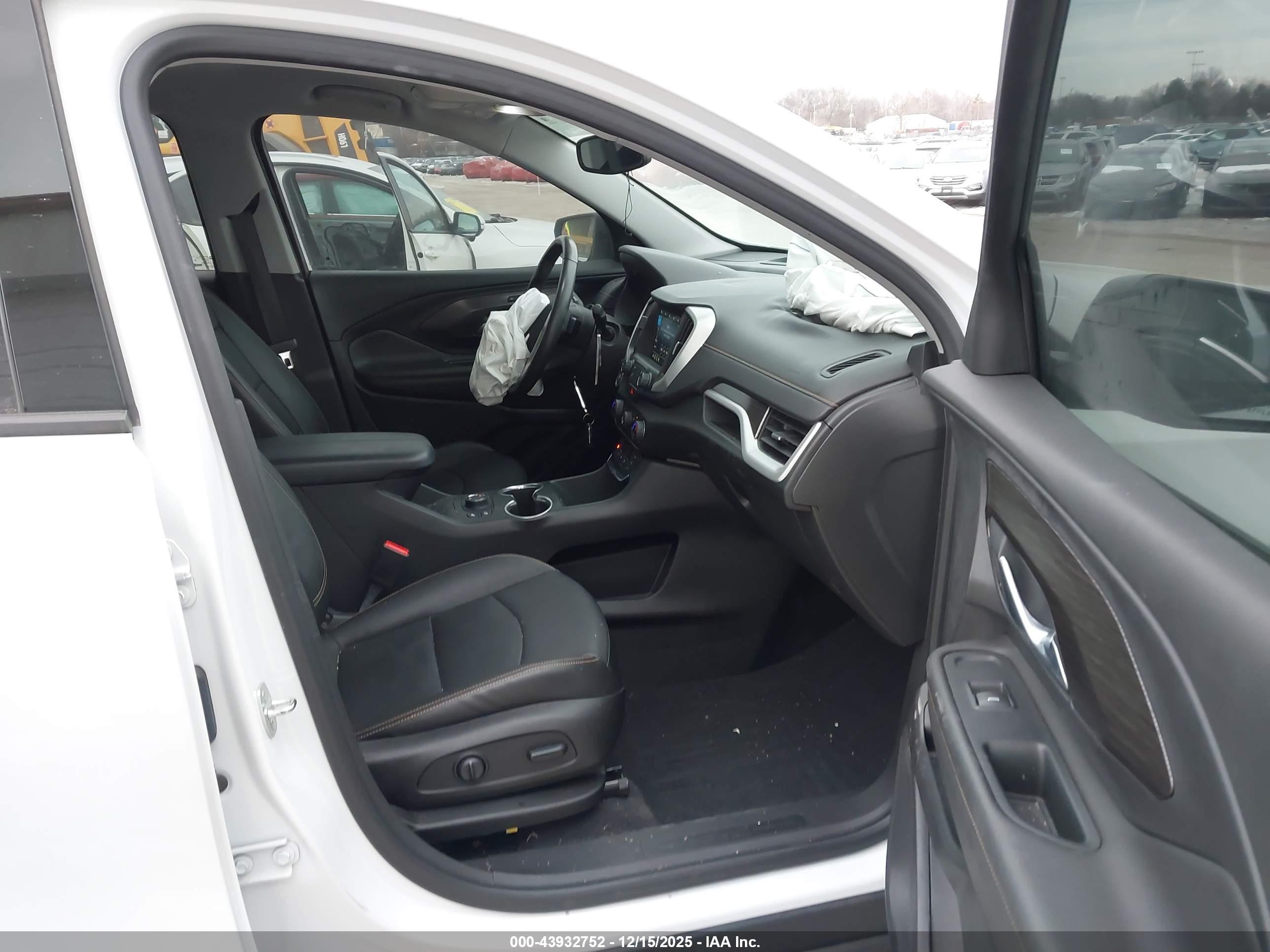GMC TERRAIN image 5