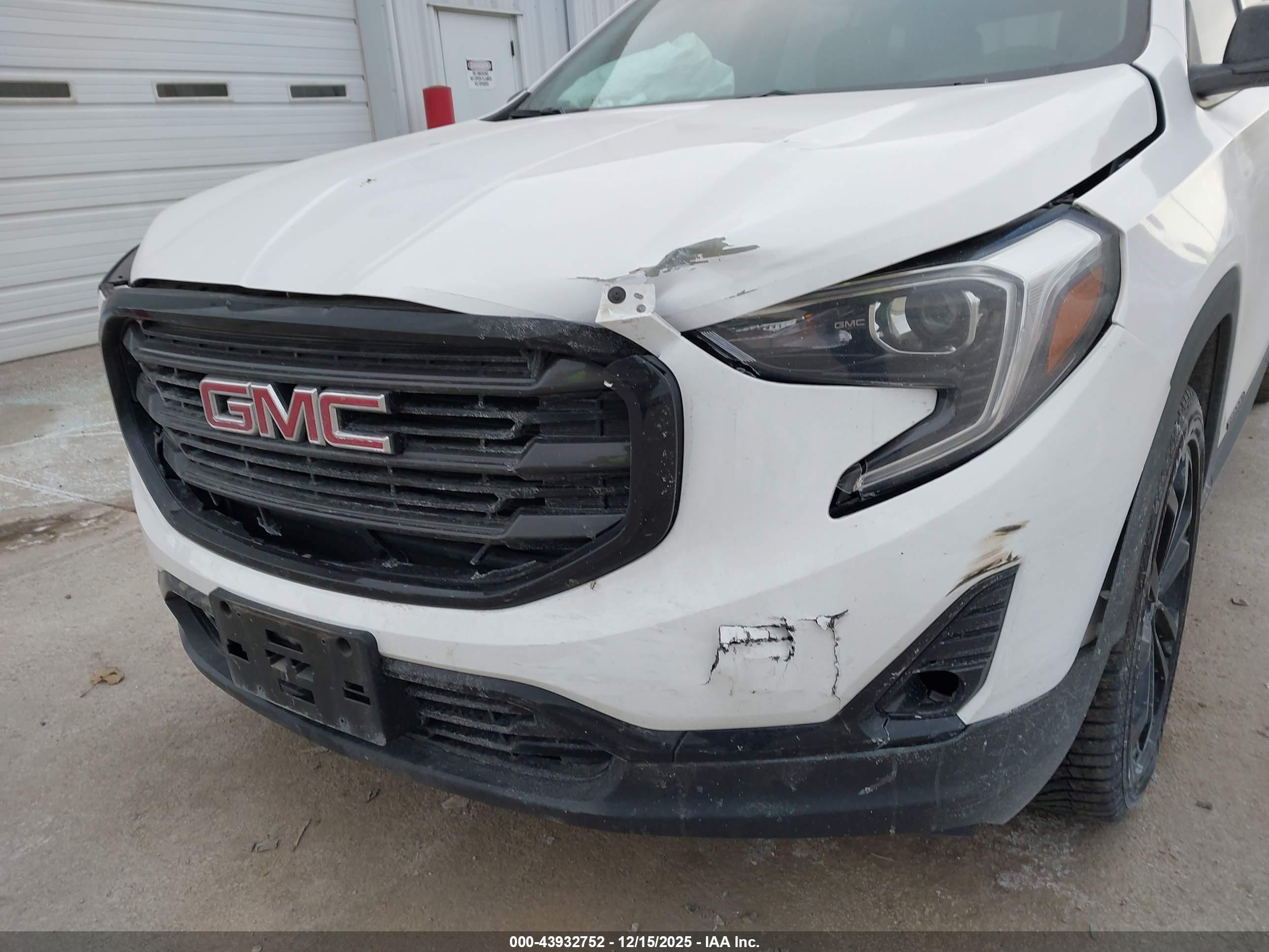 GMC TERRAIN image 6