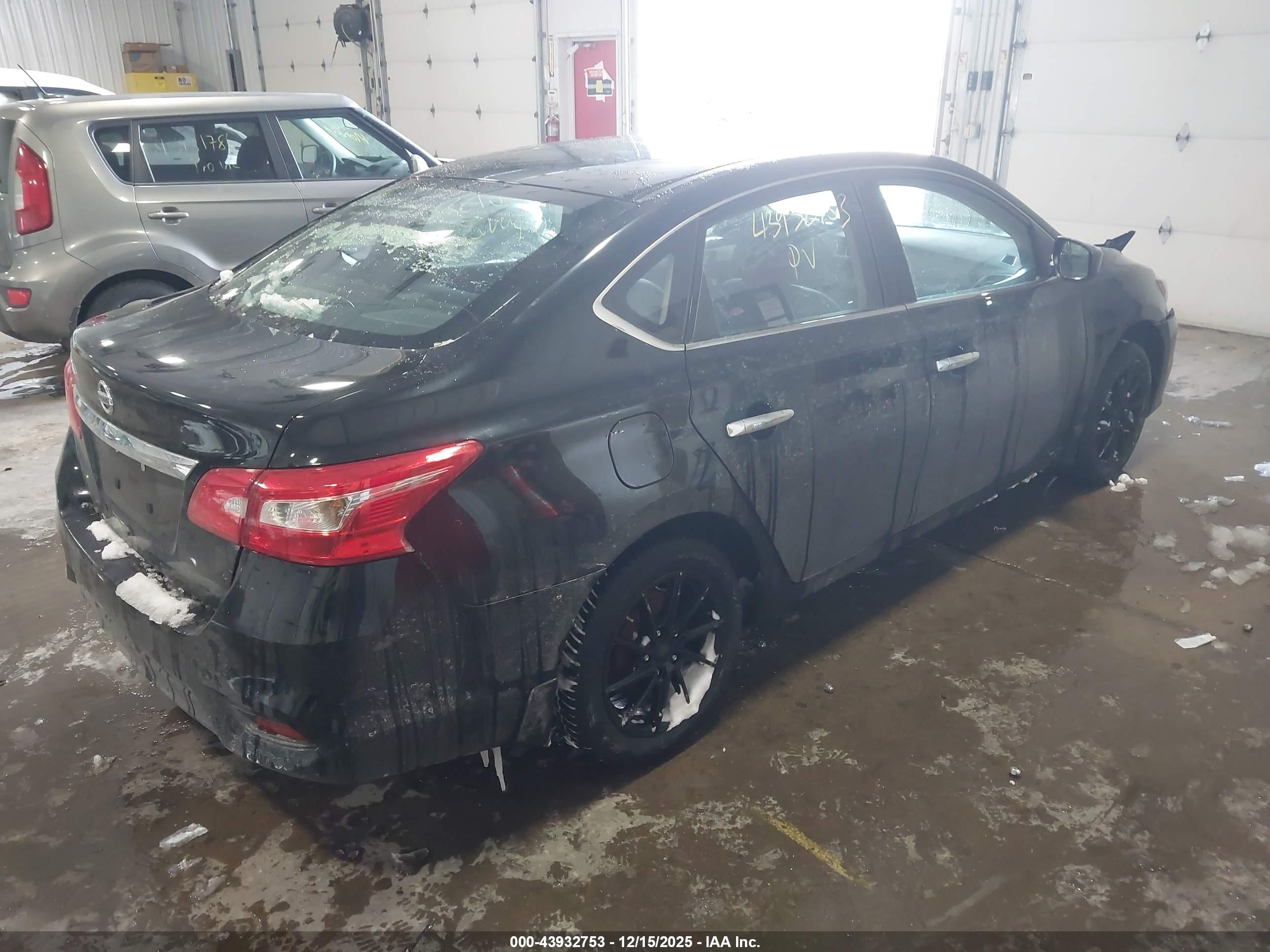 NISSAN SENTRA image 4