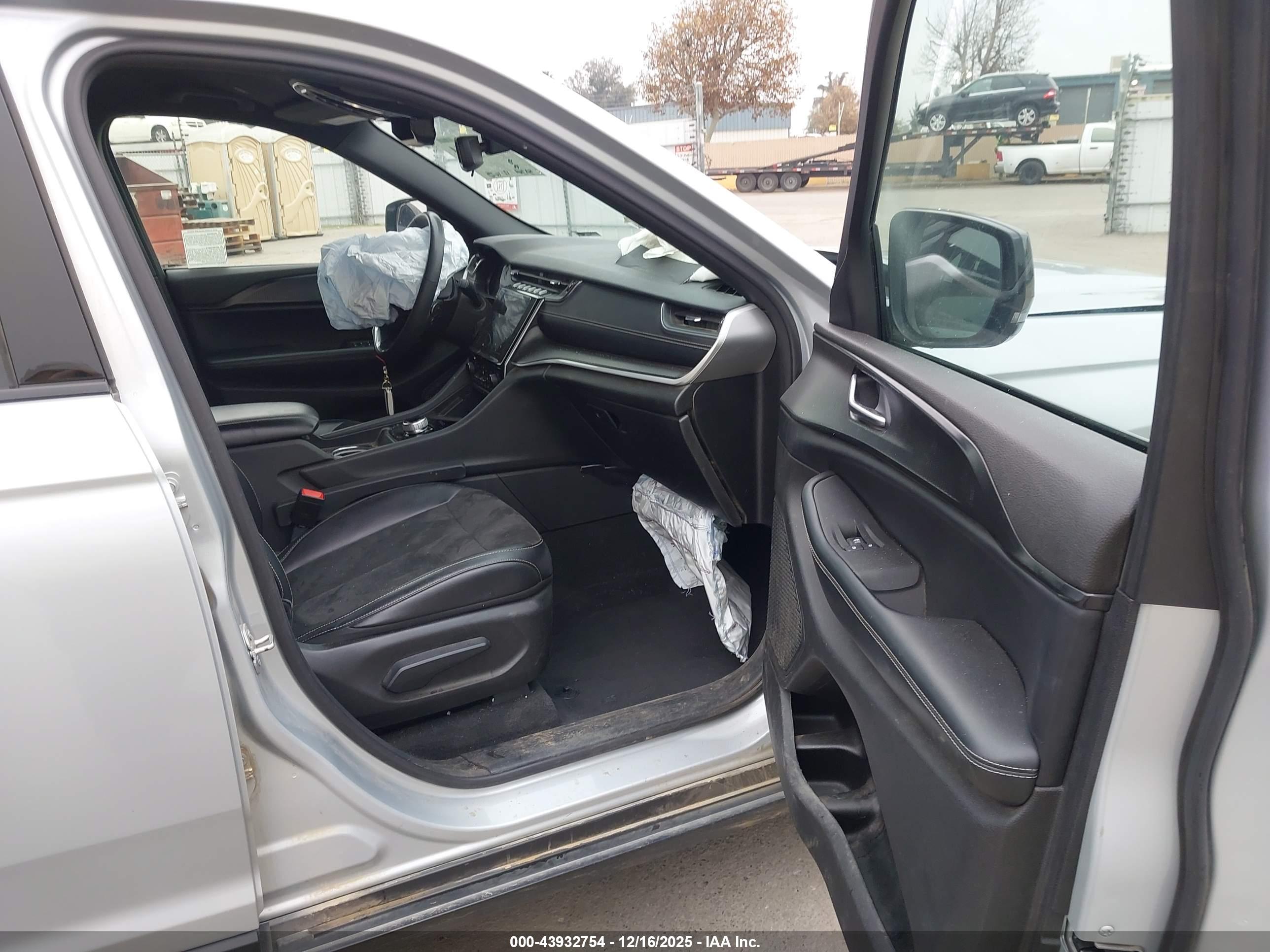 JEEP GRAND image 5